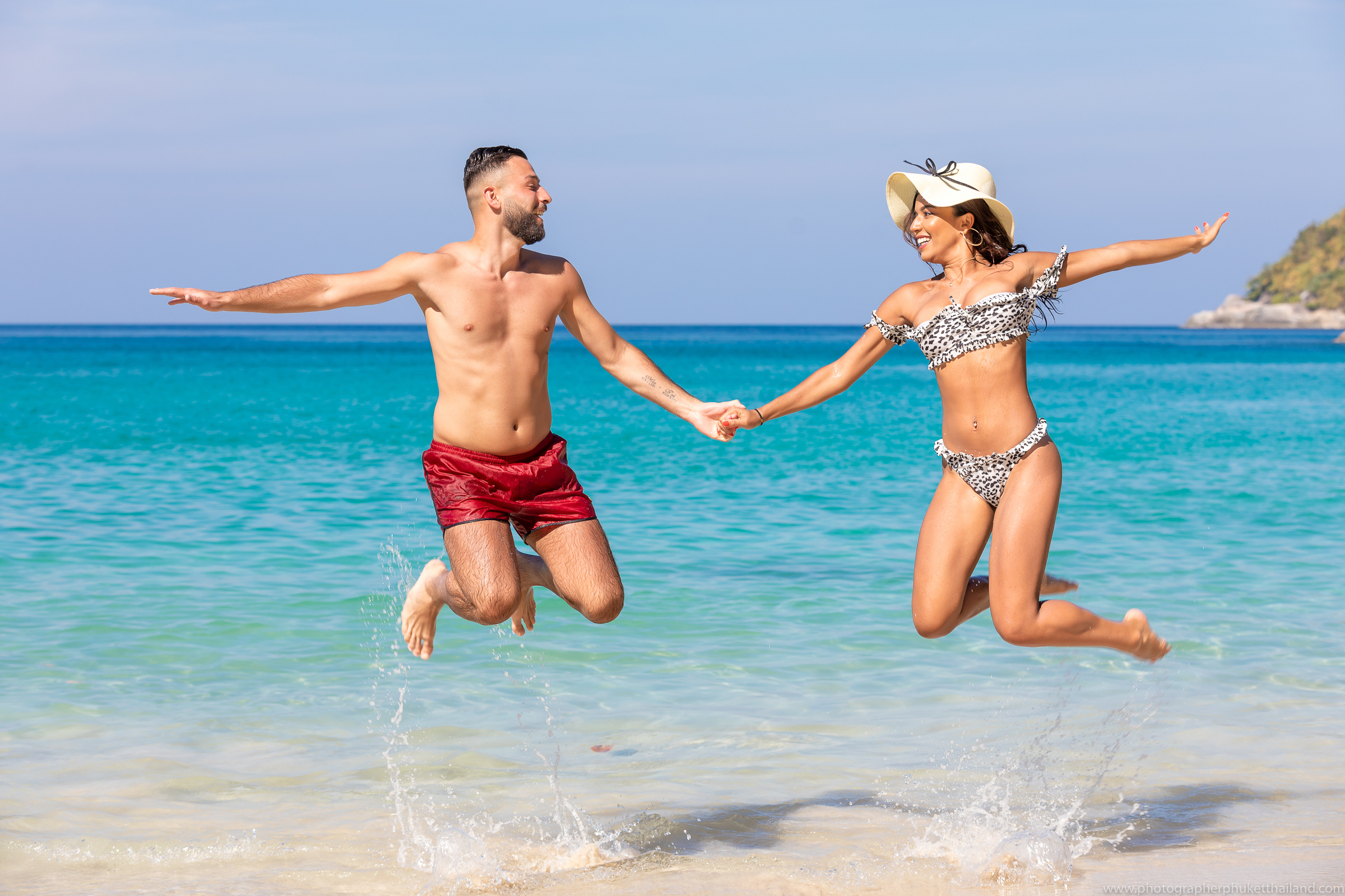 honeymoon couple photoshoot at freedom beach phuket