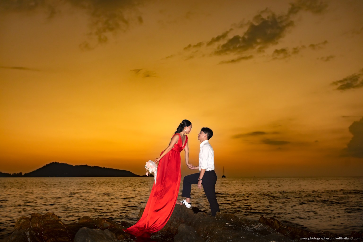pre wedding photoshoot at kalim bay  by phuket photographer