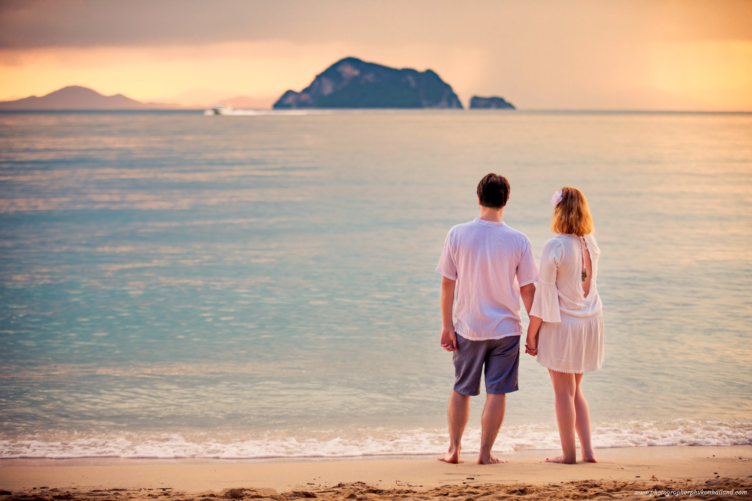 Honeymoon couple photoshoot at Loh pared beach Koh yao yai Phang nga