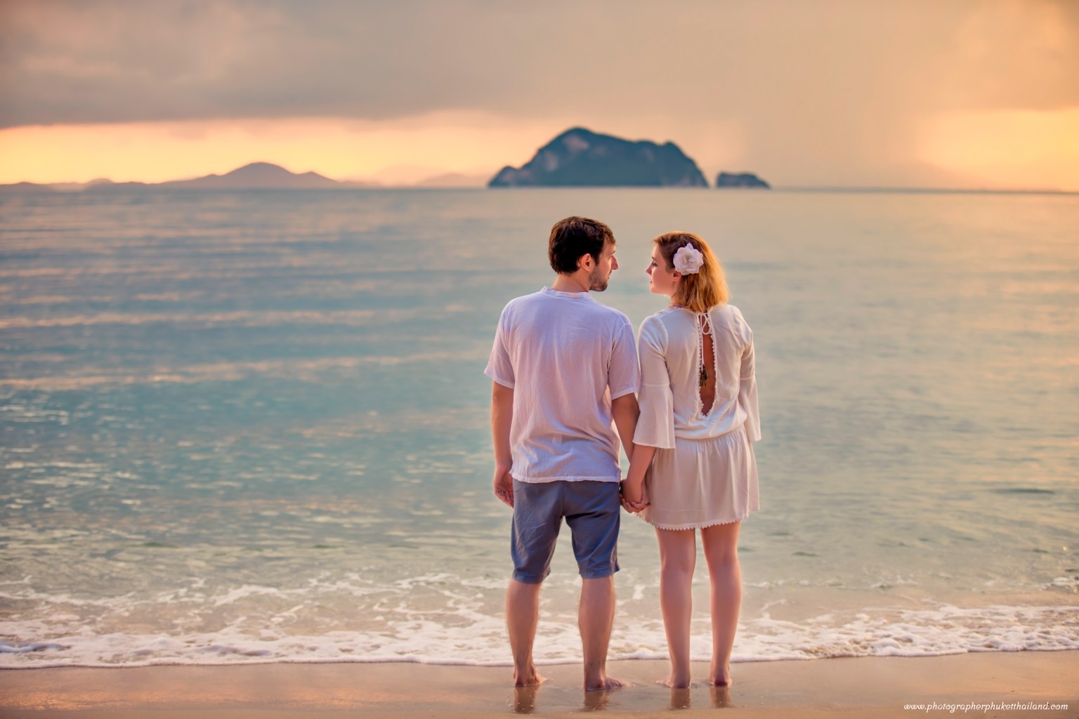 Honeymoon couple photoshoot at Loh pared beach Koh yao yai Phang nga