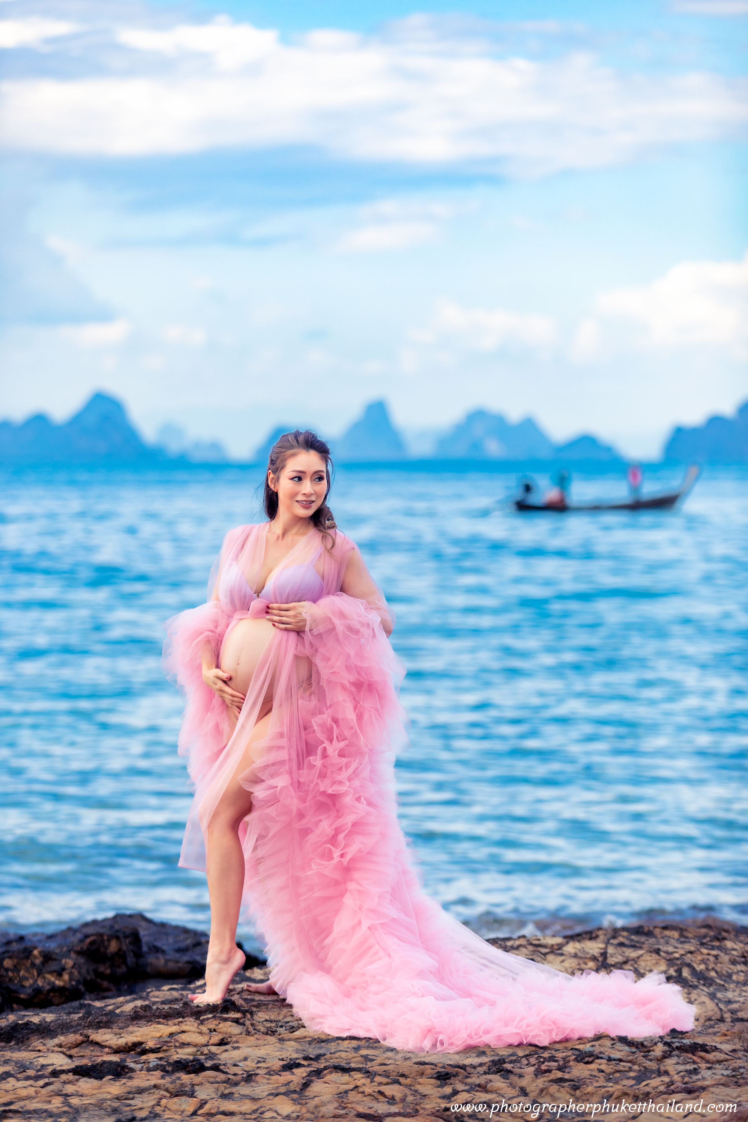 Maternity photoshoot at the naka island resort by phuket photographer