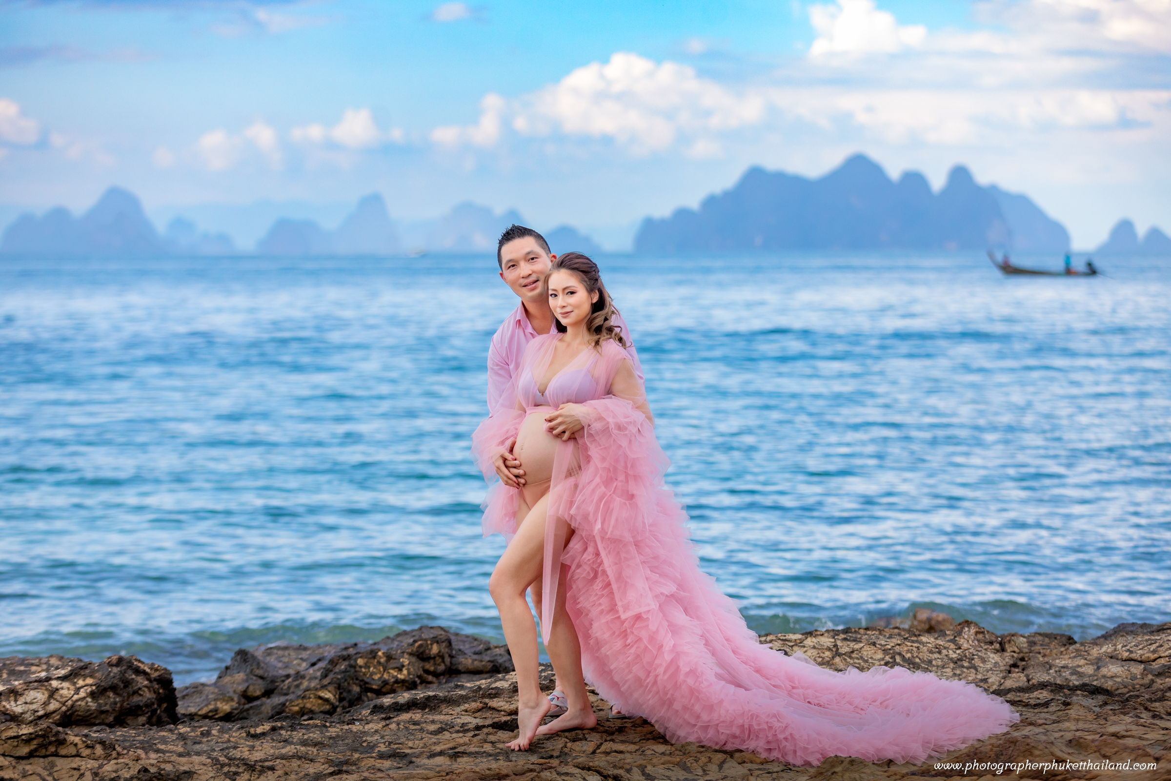 Maternity photoshoot at the naka island resort by phuket photographer