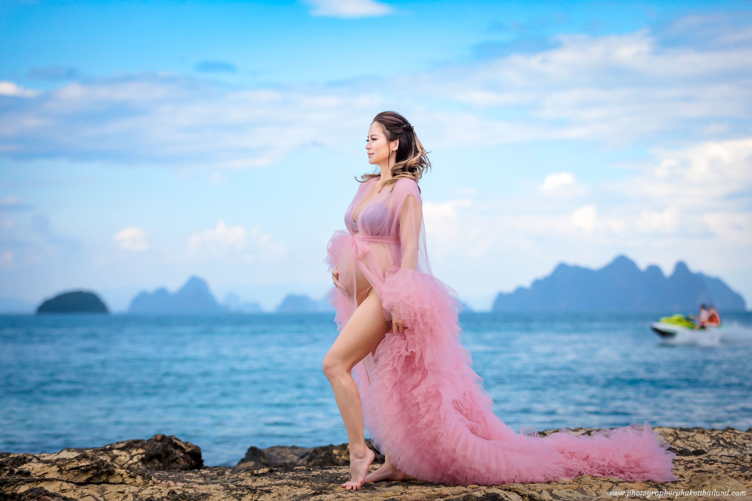 Maternity photoshoot at the naka island resort by phuket photographer