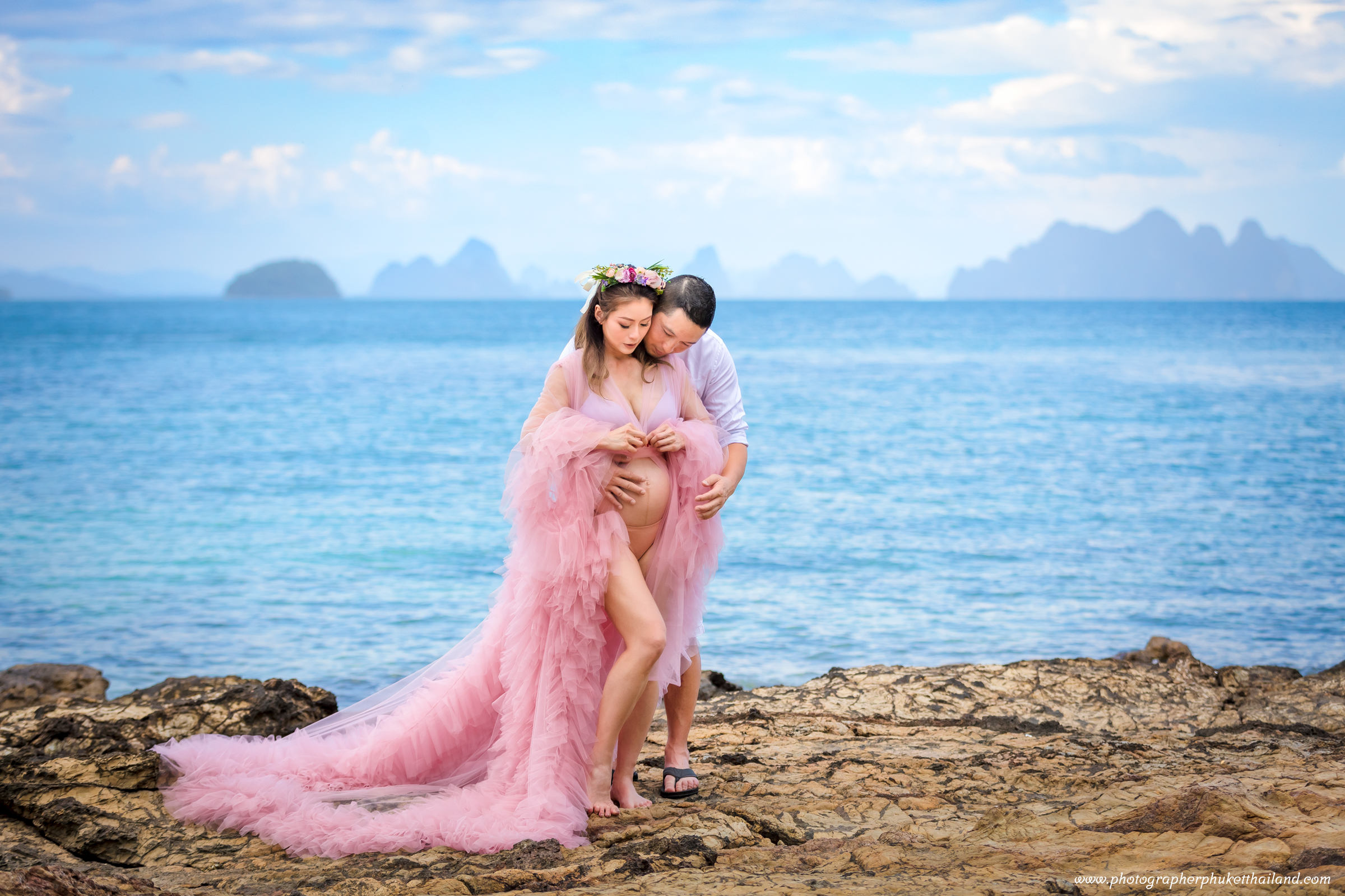 Maternity photoshoot at the naka island resort by phuket photographer
