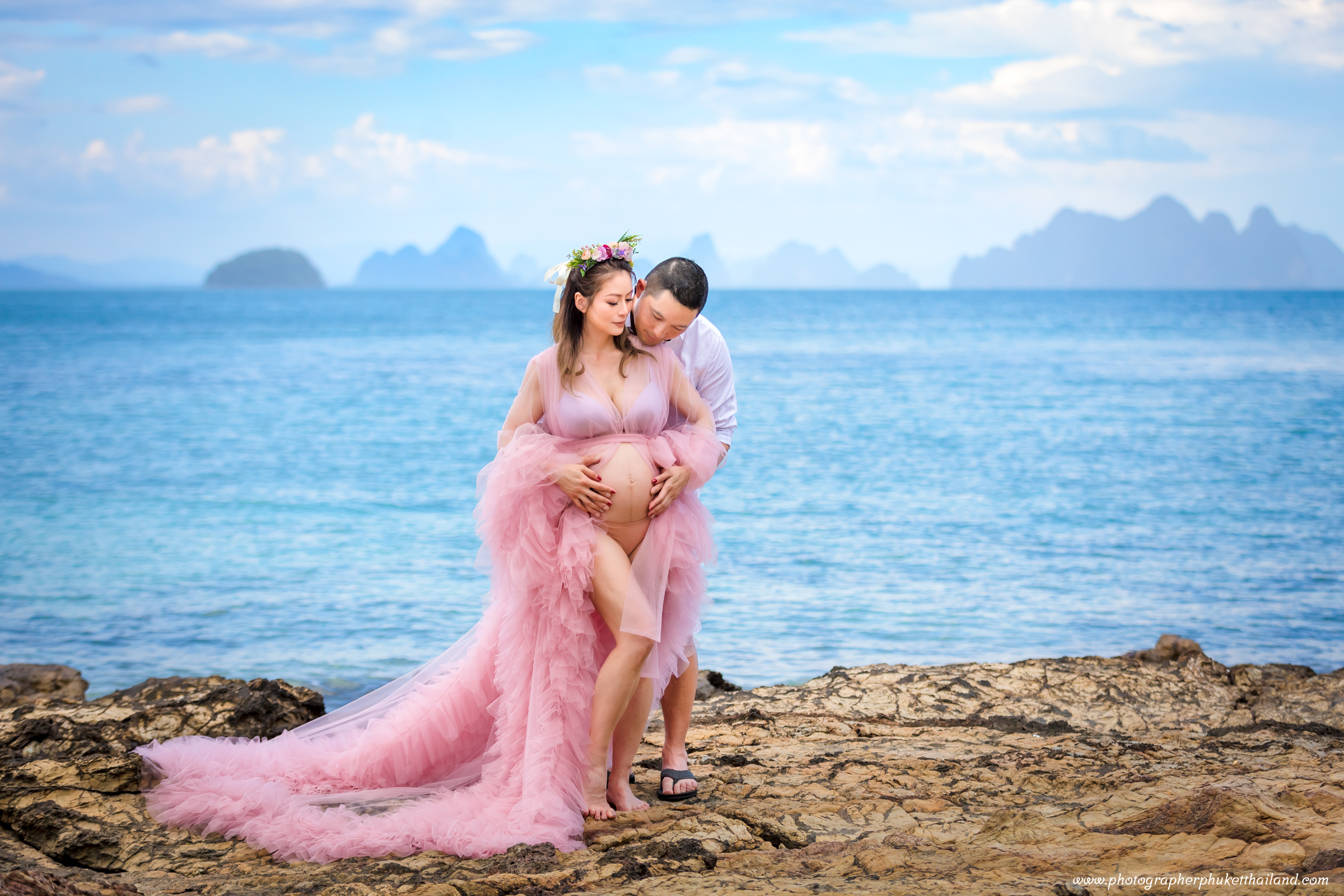 Maternity photoshoot at the naka island resort by phuket photographer