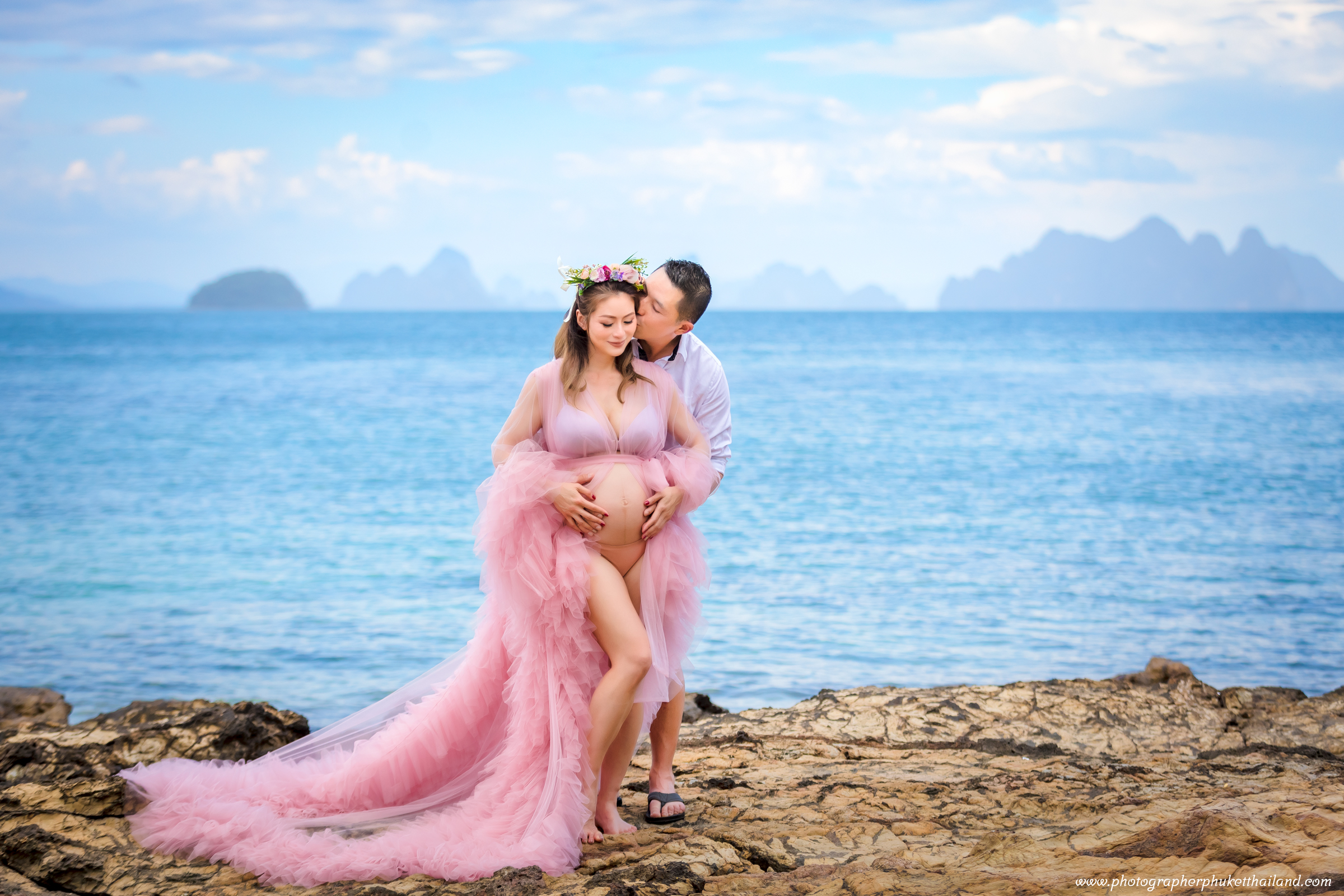 Maternity photoshoot at the naka island resort by phuket photographer