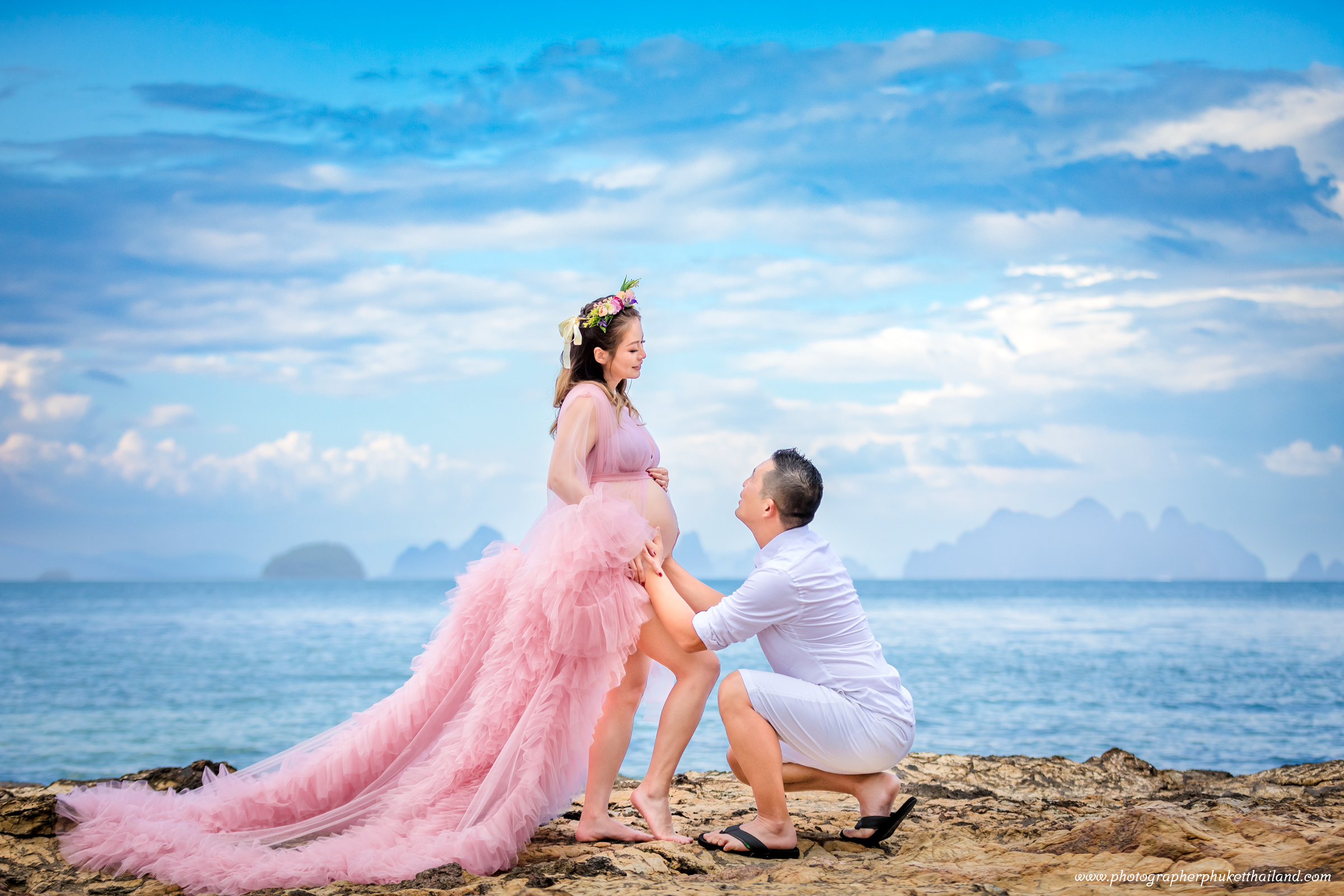 Maternity photoshoot at the naka island resort by phuket photographer