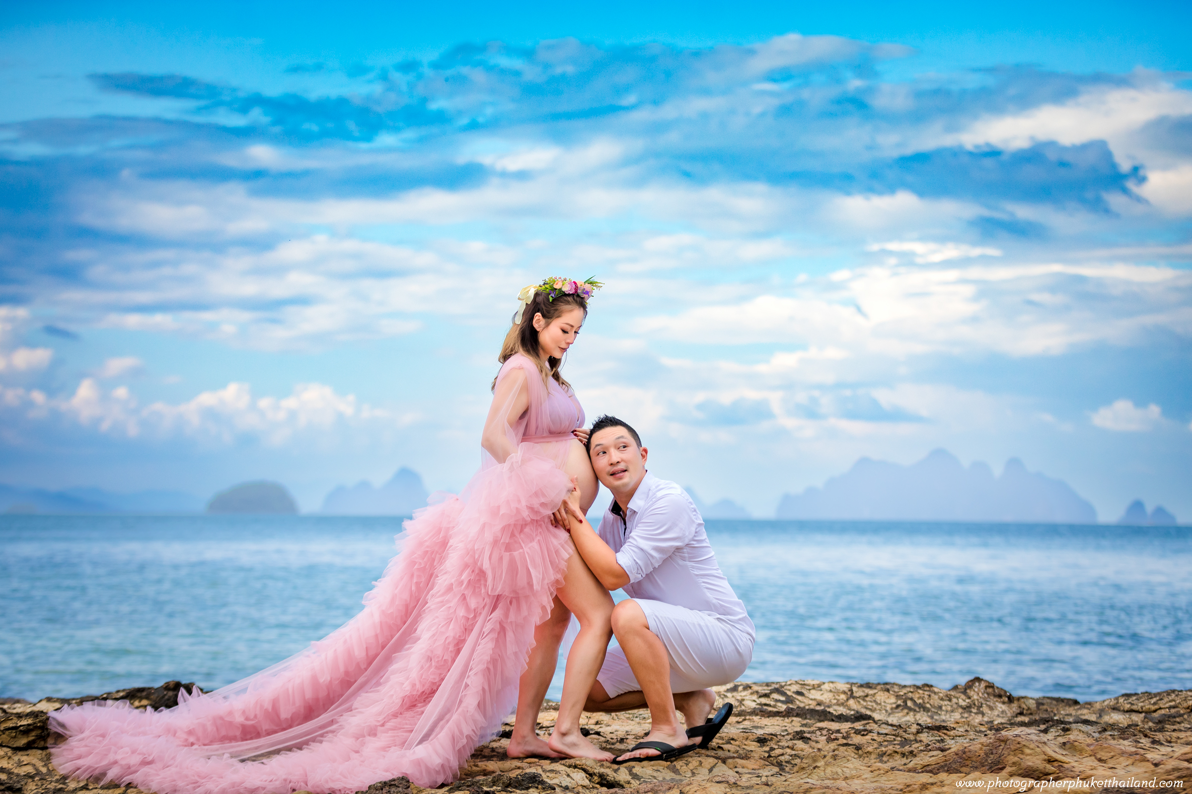 Maternity photoshoot at the naka island resort by phuket photographer