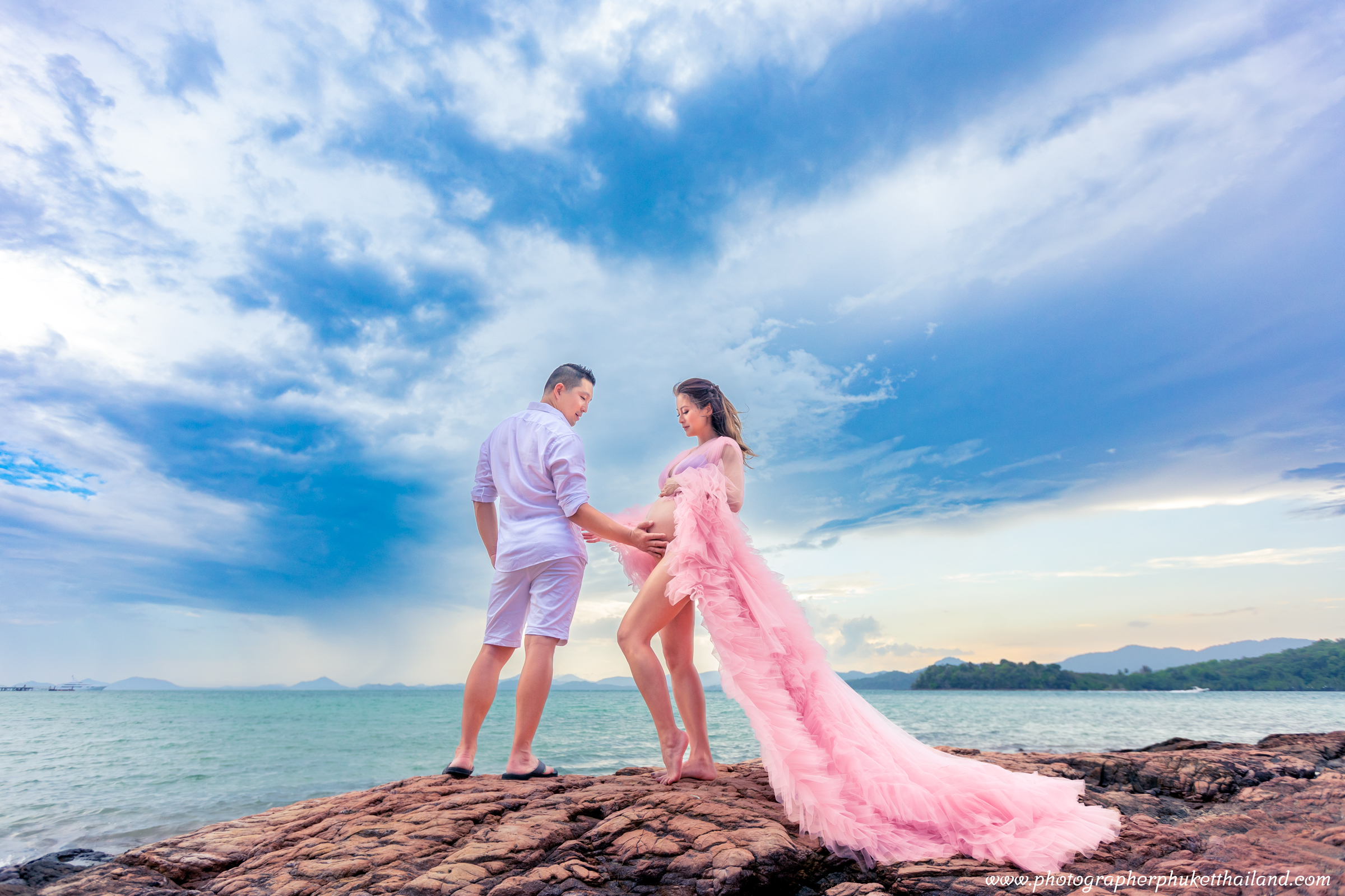 Maternity photoshoot at the naka island resort by phuket photographer