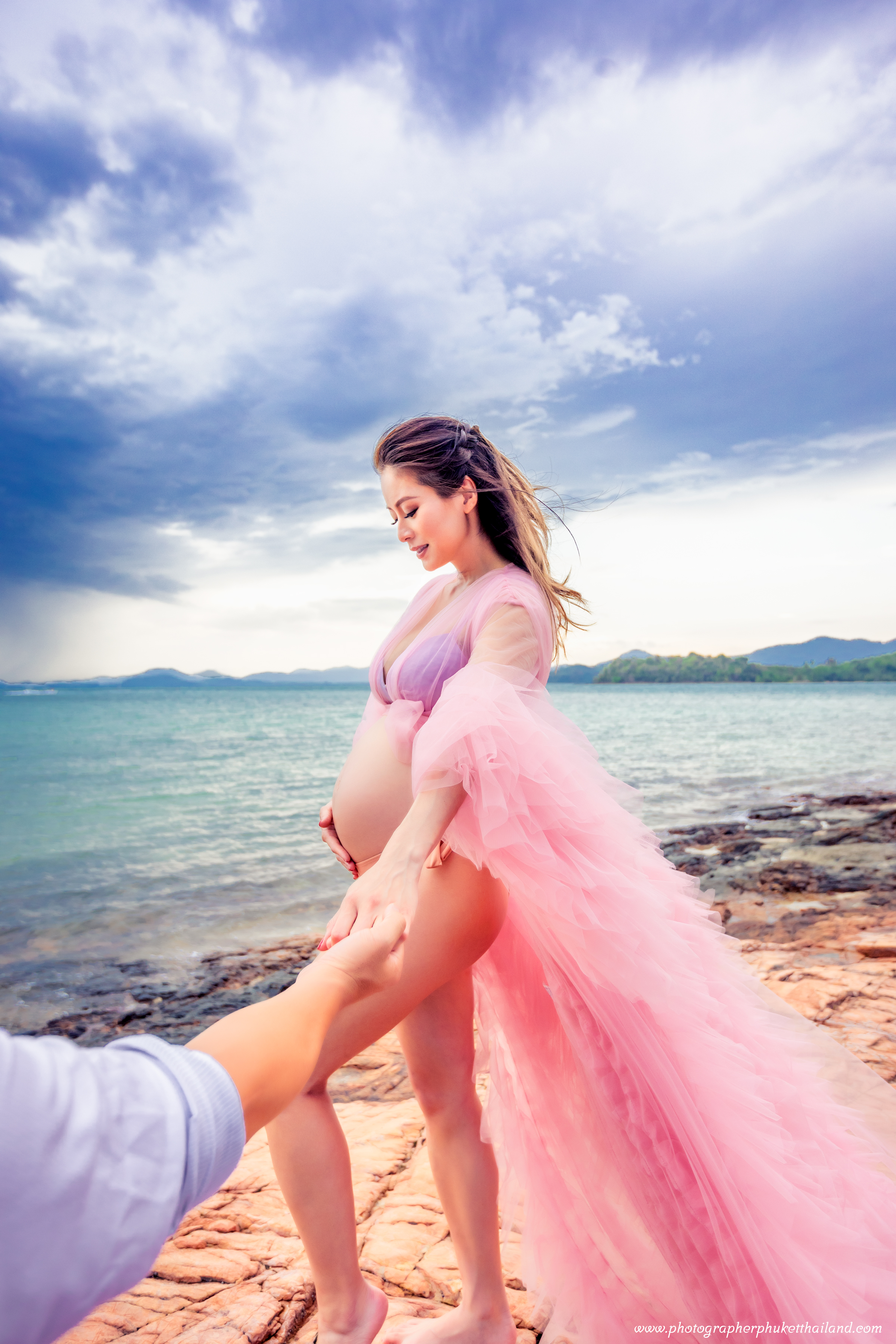 Maternity photoshoot at the naka island resort by phuket photographer