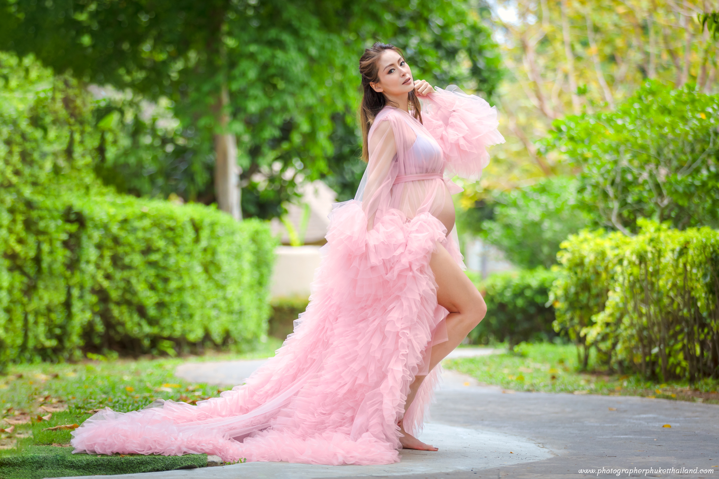 Maternity photoshoot at the naka island resort by phuket photographer