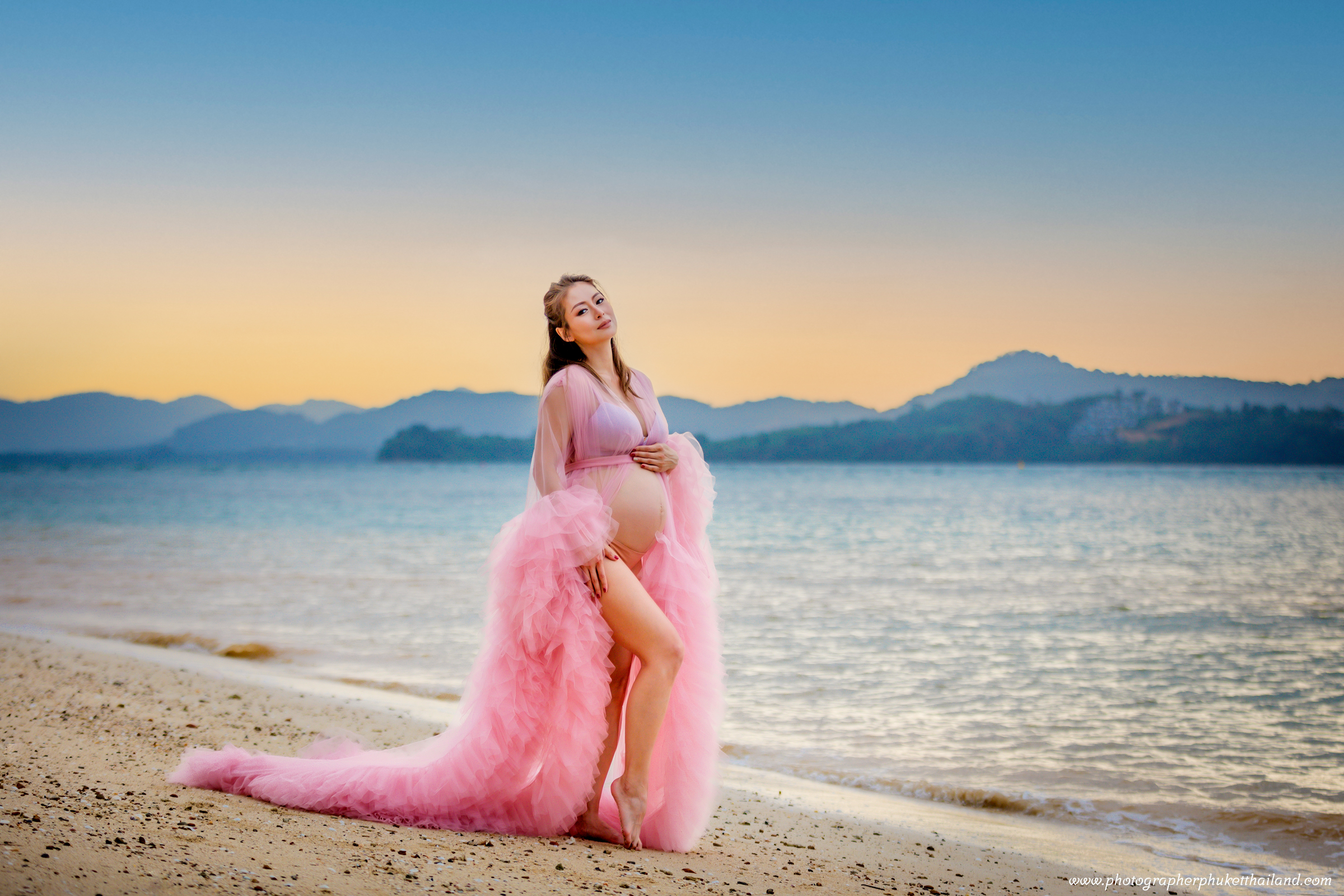 Maternity photoshoot at the naka island resort by phuket photographer