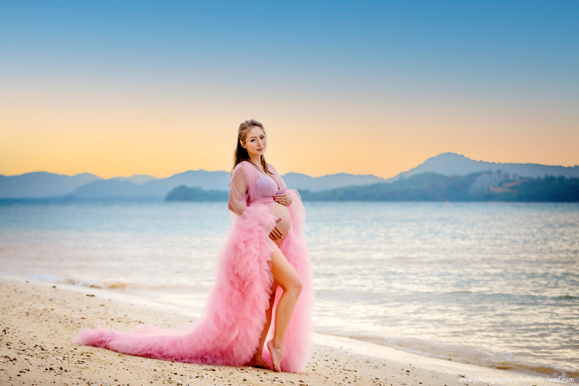 Maternity photoshoot at the naka island resort by phuket photographer