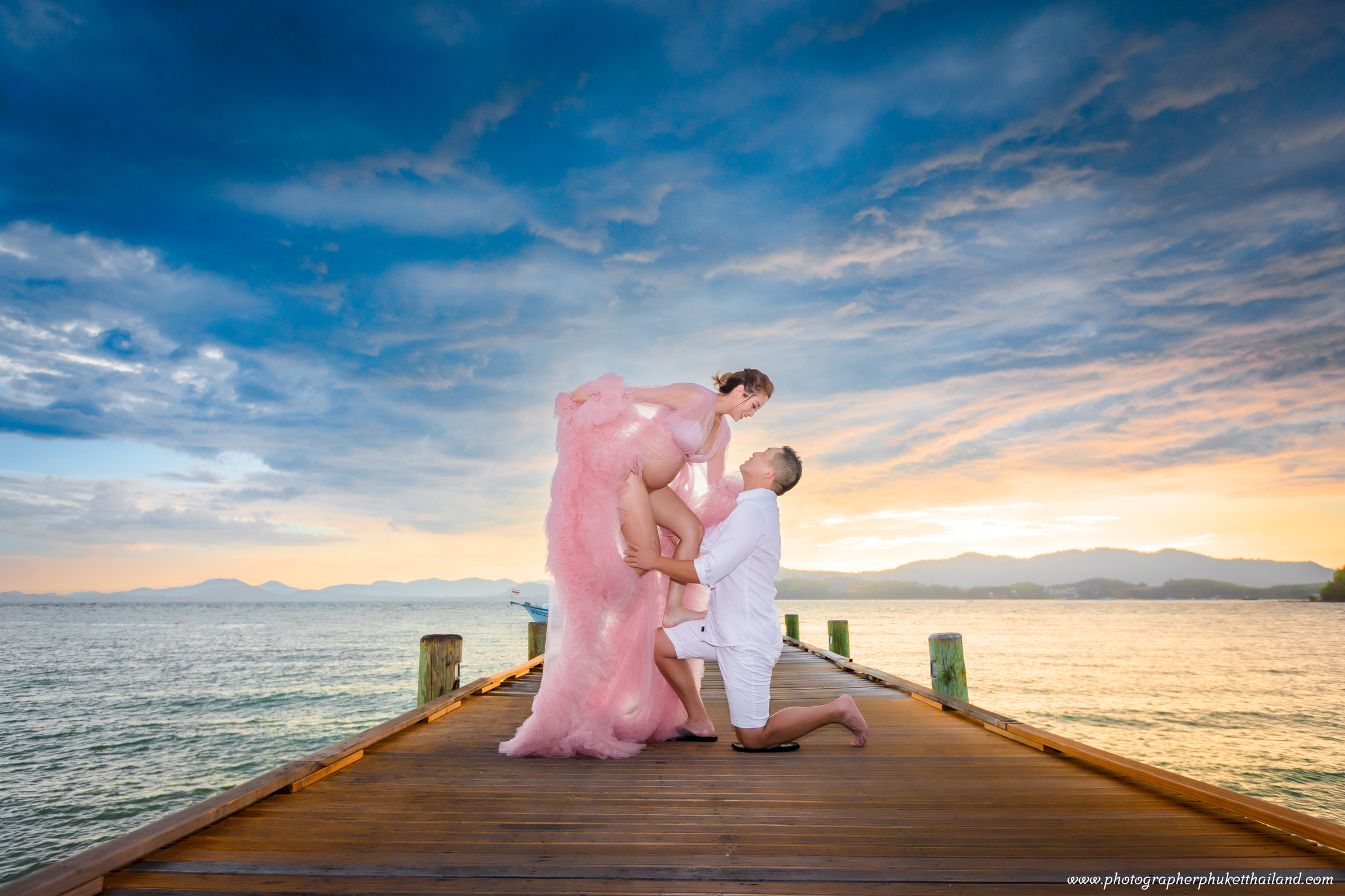 Maternity photoshoot at the naka island resort by phuket photographer