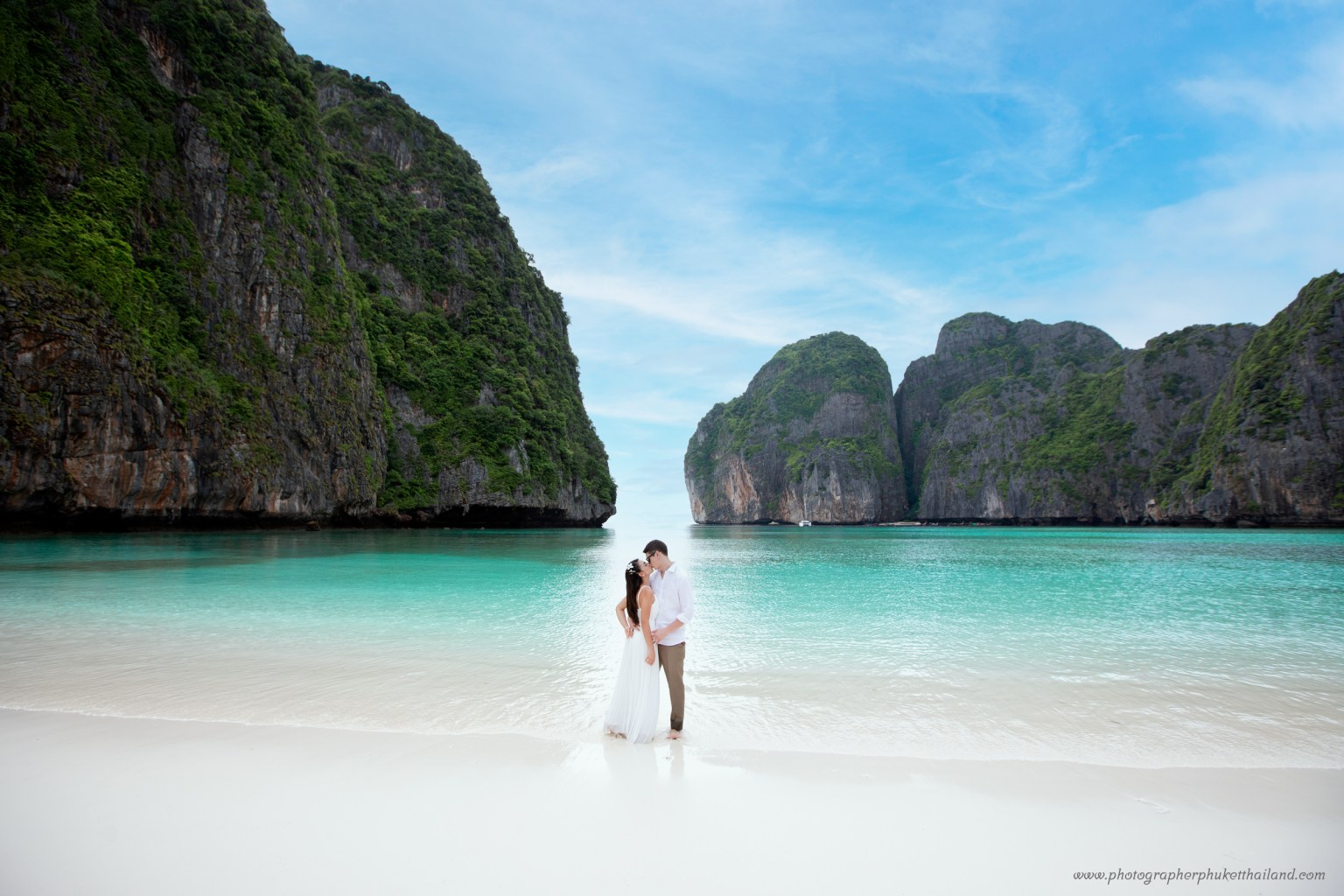 pre wedding photography at maya bay phi phi island krabi by phuket photographer