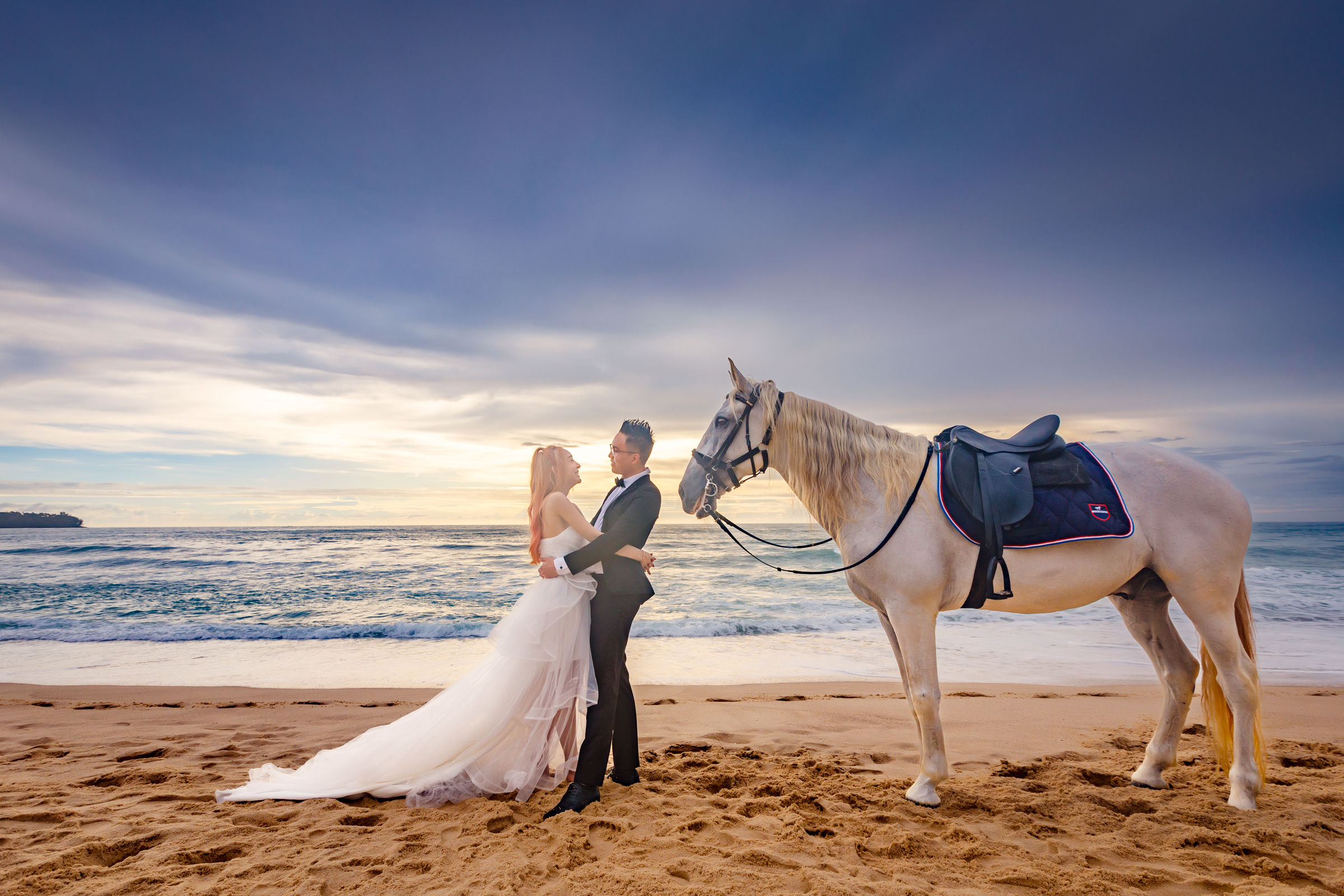 pre wedding photography with horse at le phang beach phuket