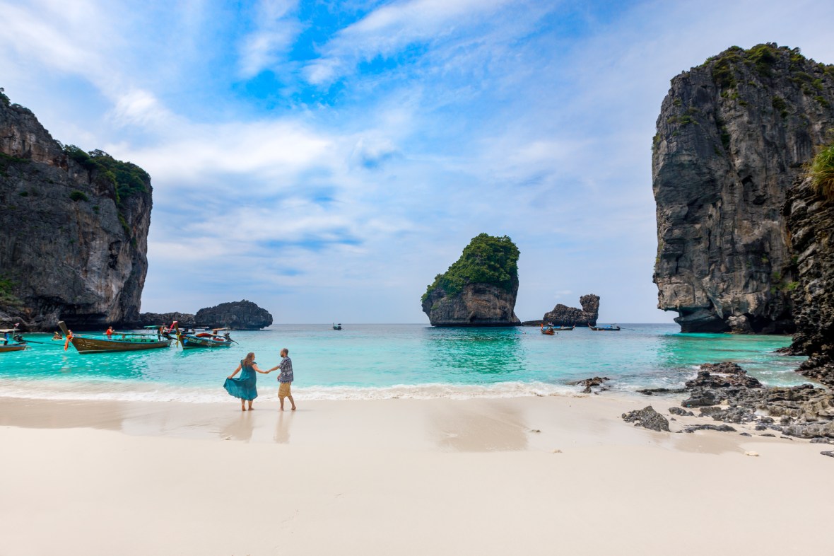 couple photography at nui bay phi phi island krabi