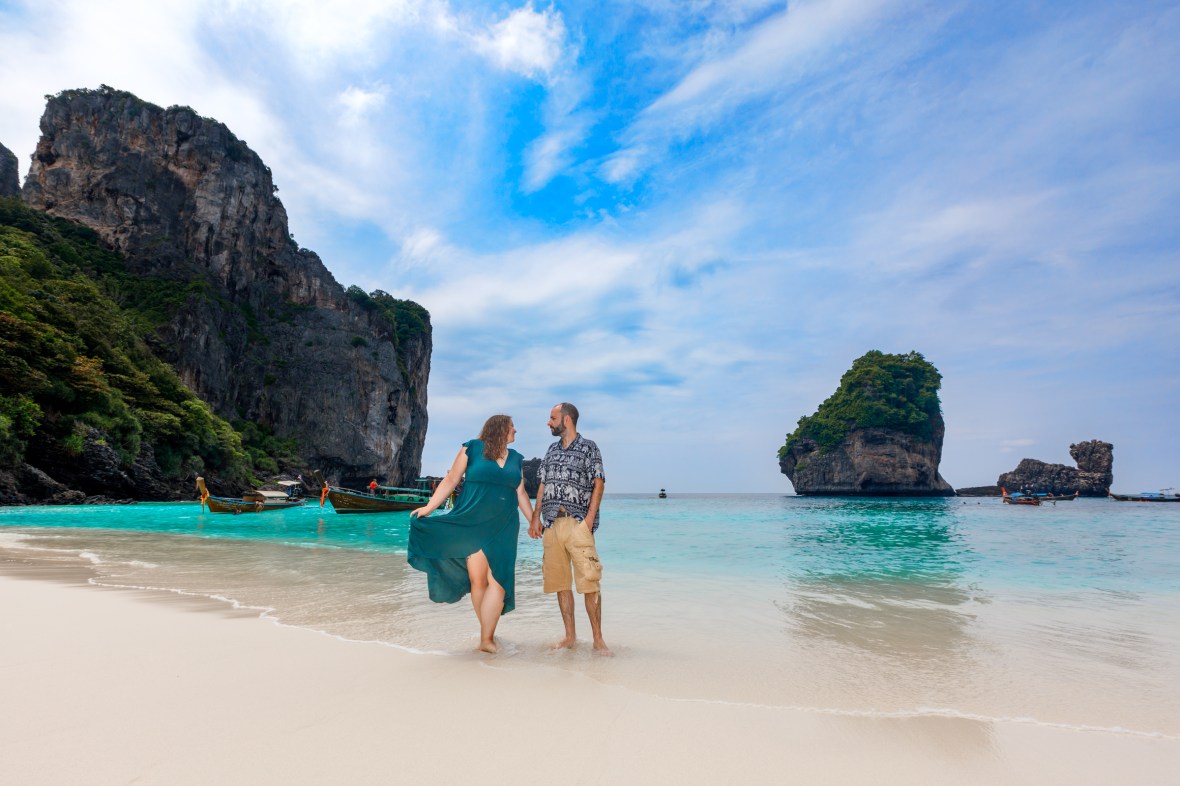 couple photography at nui bay phi phi island krabi
