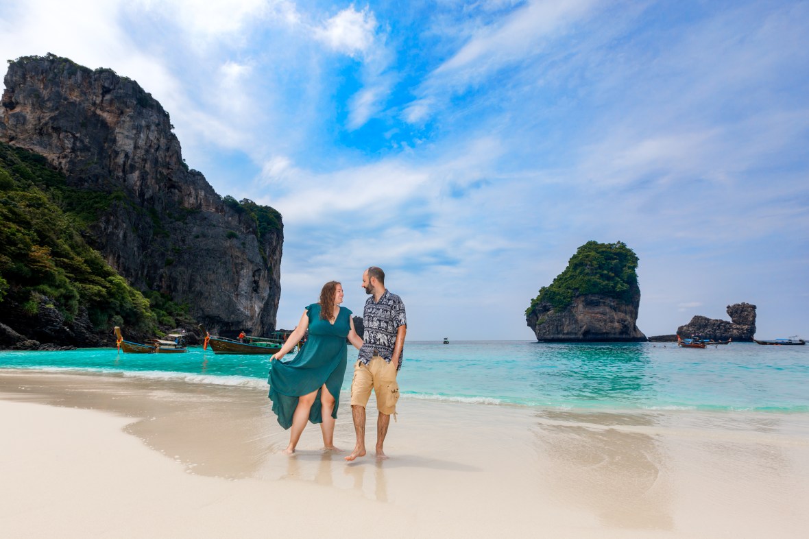 couple photography at nui bay phi phi island krabi