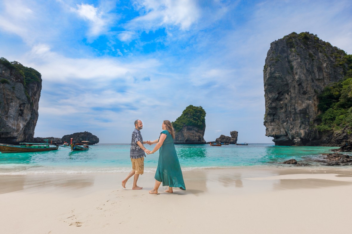 couple photography at nui bay phi phi island krabi