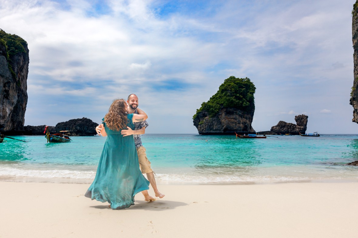 couple photography at nui bay phi phi island krabi