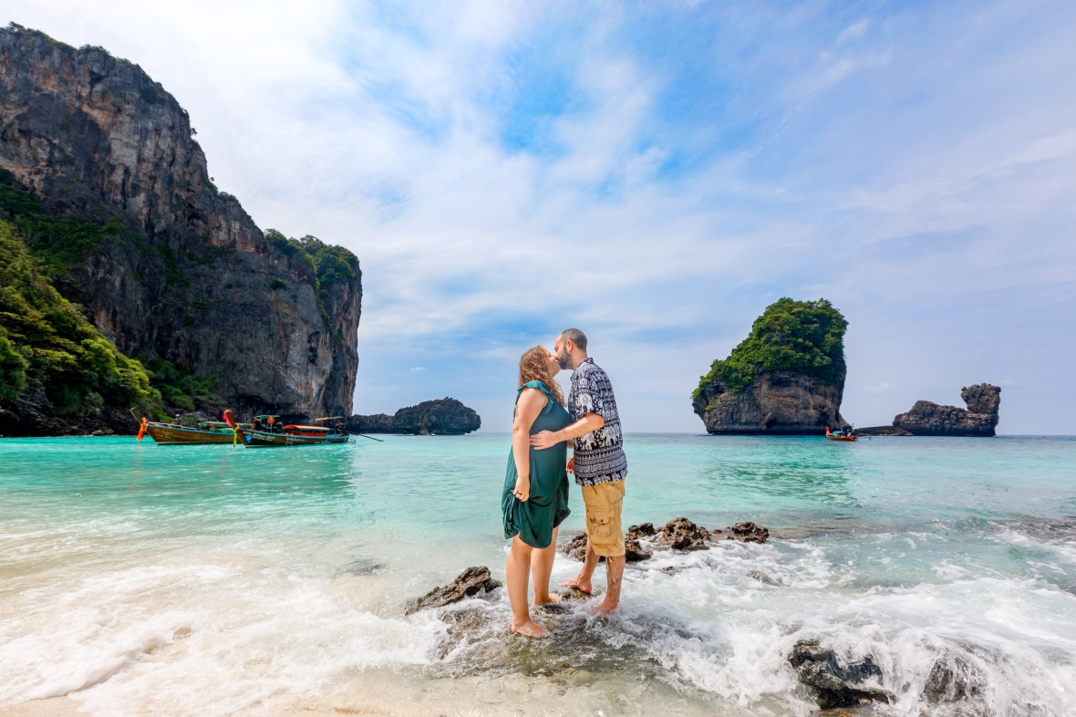 couple photography at nui bay phi phi island krabi