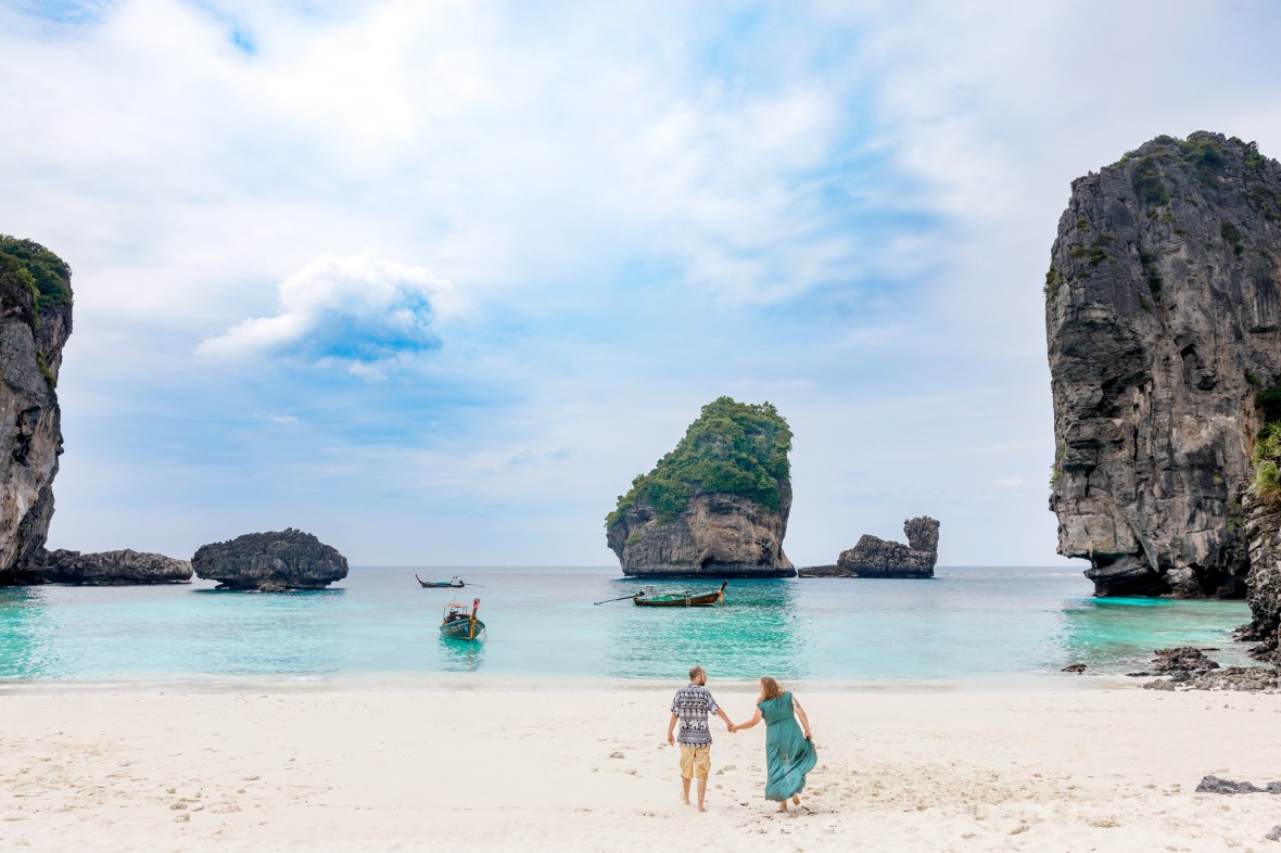 couple photography at nui bay phi phi island krabi