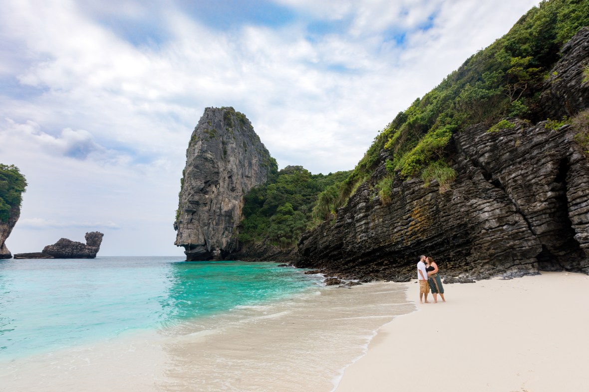 couple photography at nui bay phi phi island krabi