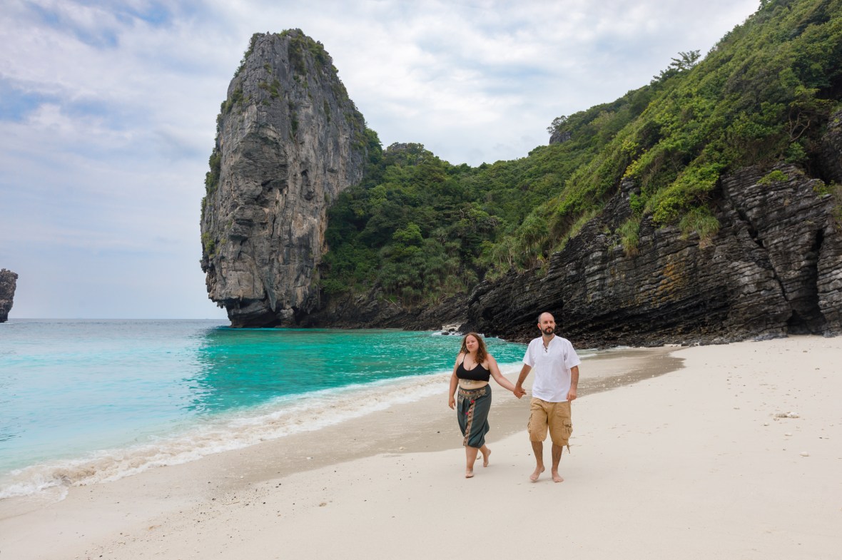 couple photography at nui bay phi phi island krabi