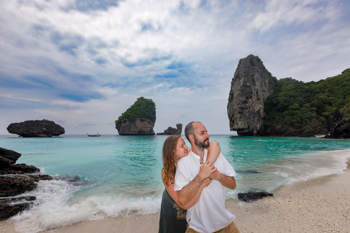 couple photography at nui bay phi phi island krabi