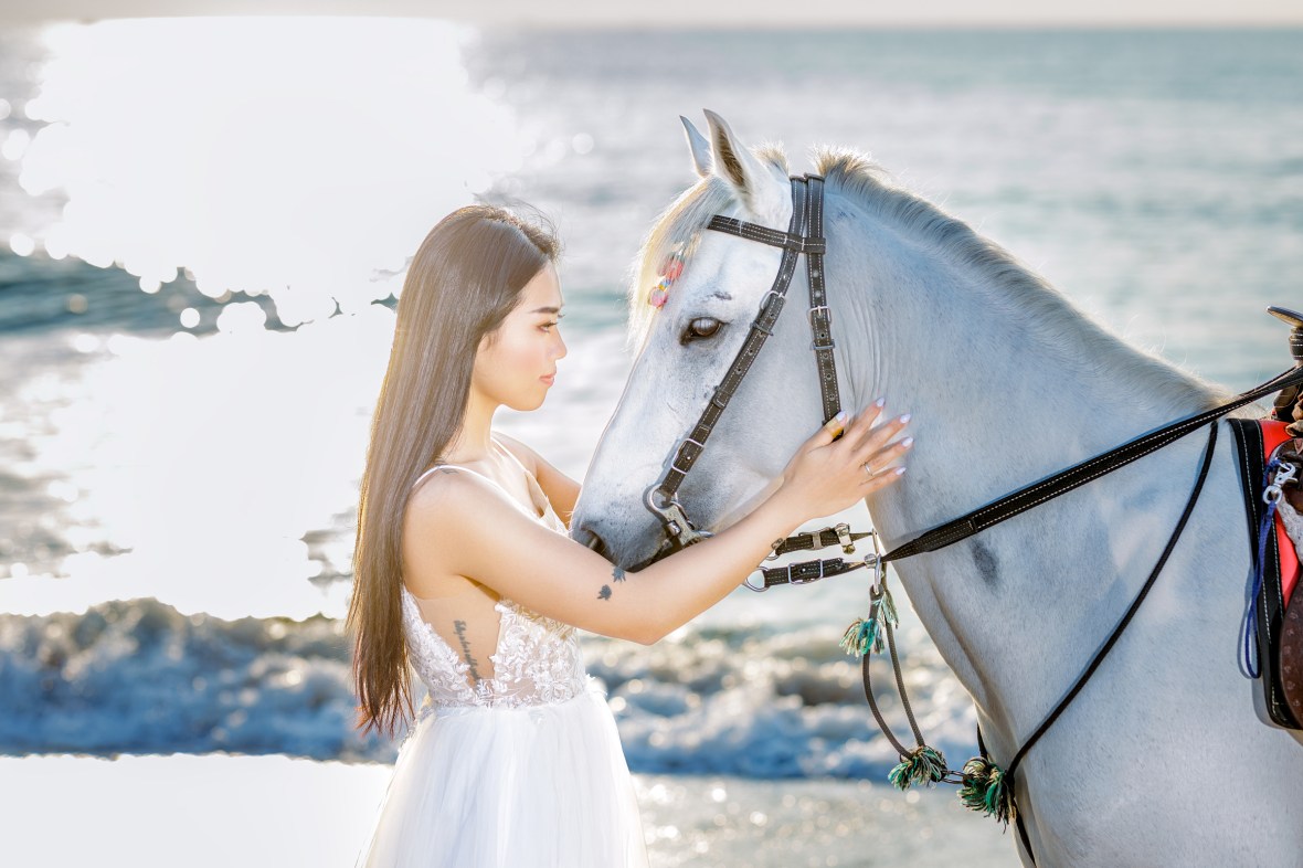portrait photography with horse at cha-am beach huahin