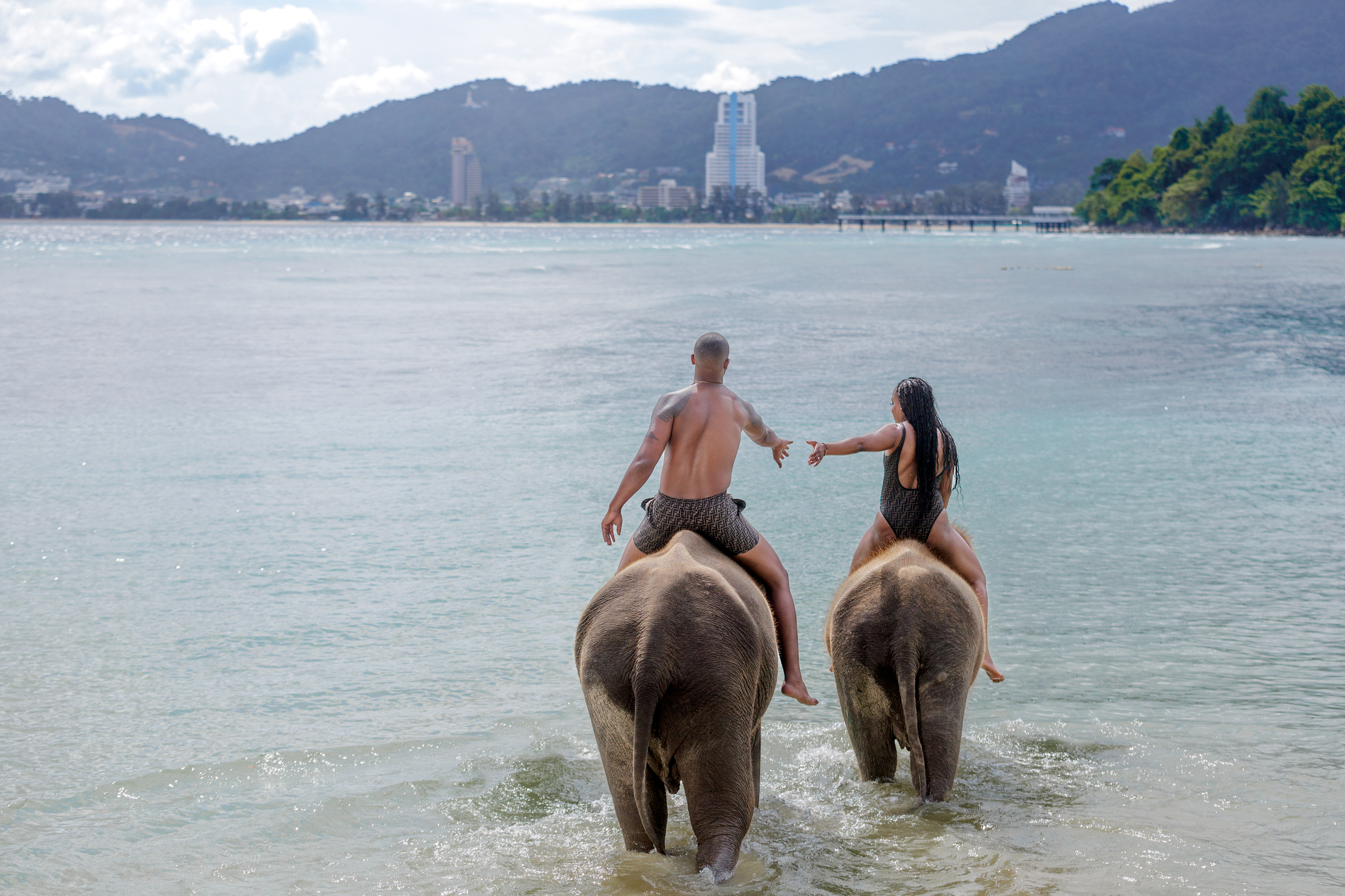couple photoshoot with elephants