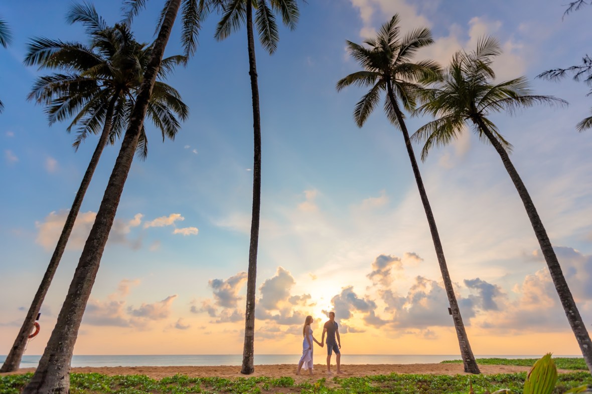 couple photography at khaolak beach phang nga