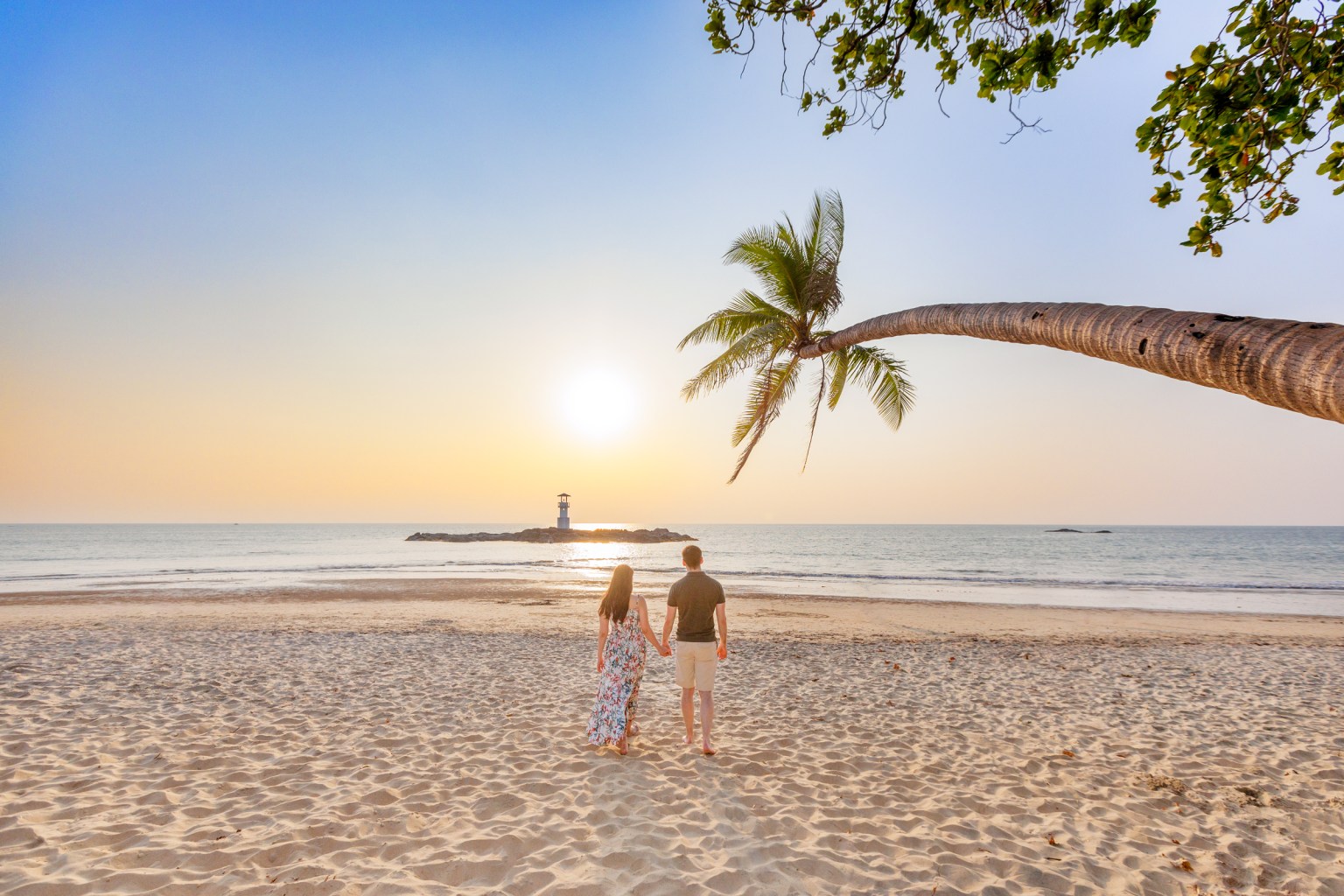 engagement photography as sunset at khaolak lighthouse phang-nga