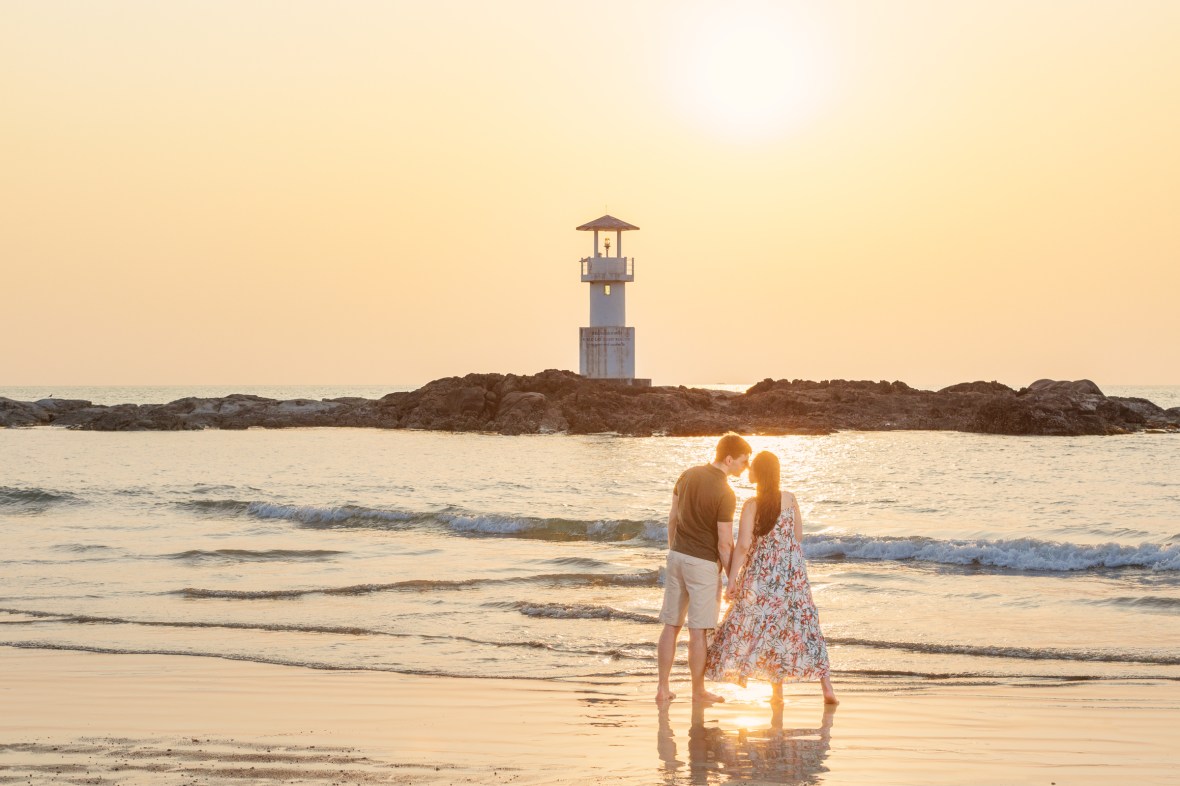 engagement photography as sunset at khaolak lighthouse phang-nga