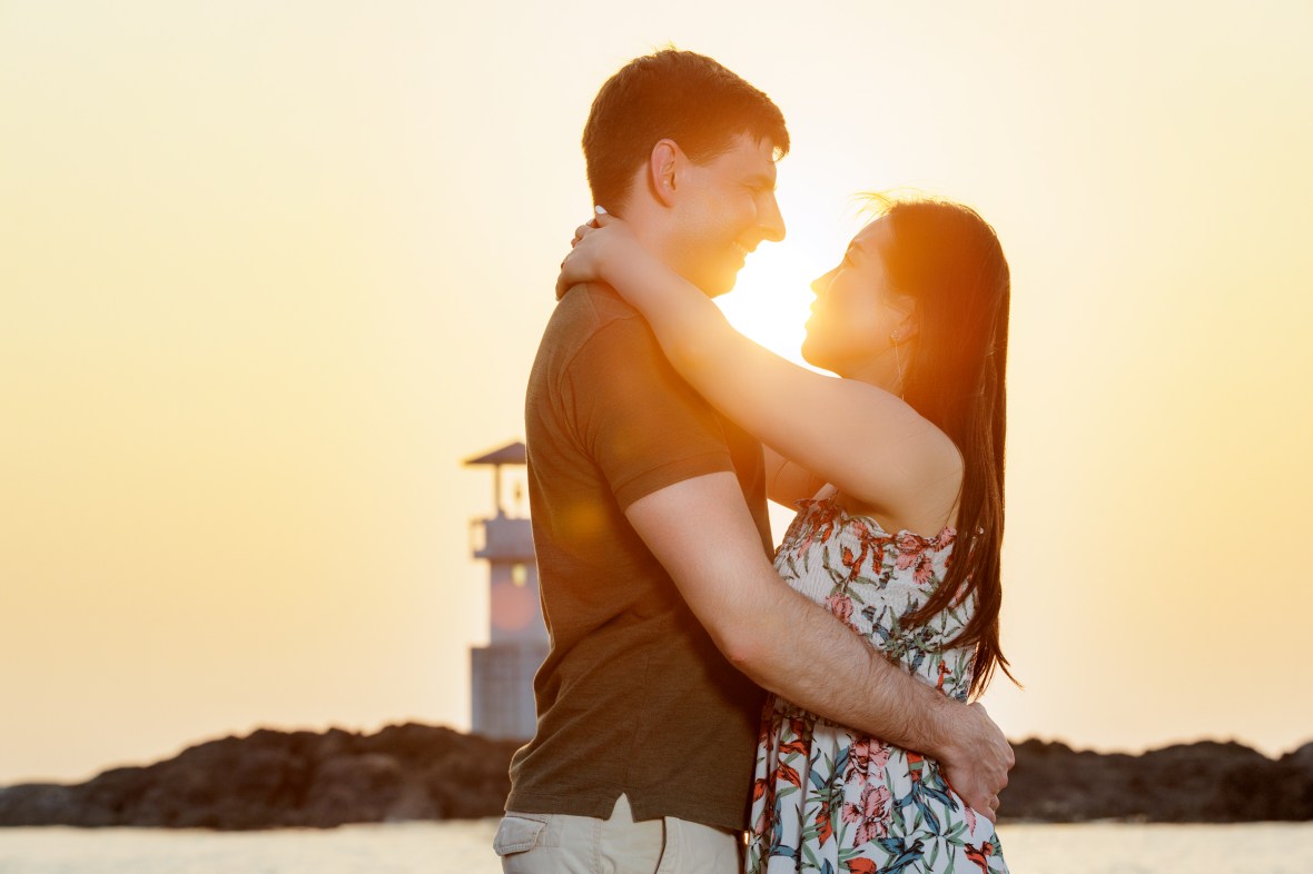 engagement photography as sunset at khaolak lighthouse phang-nga