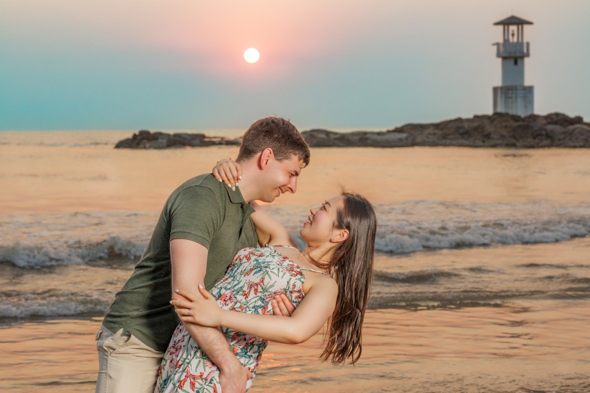 engagement photography as sunset at khaolak lighthouse phang-nga