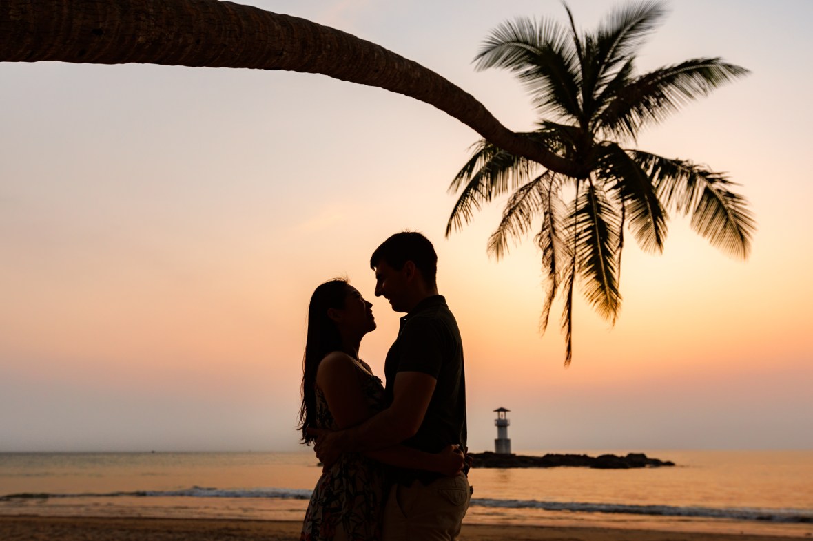 engagement photography as sunset at khaolak lighthouse phang-nga