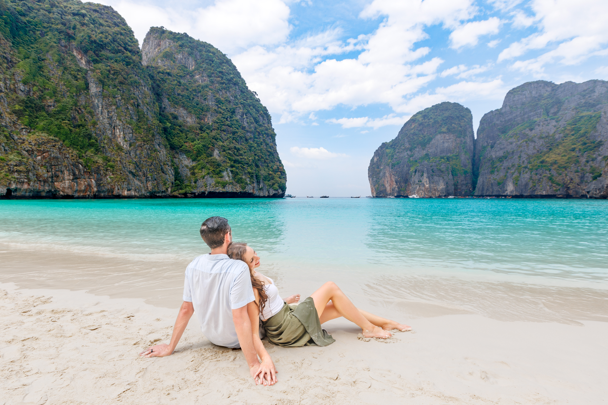 honeymoon couple photoshoot at maya bay phi phi island krabi