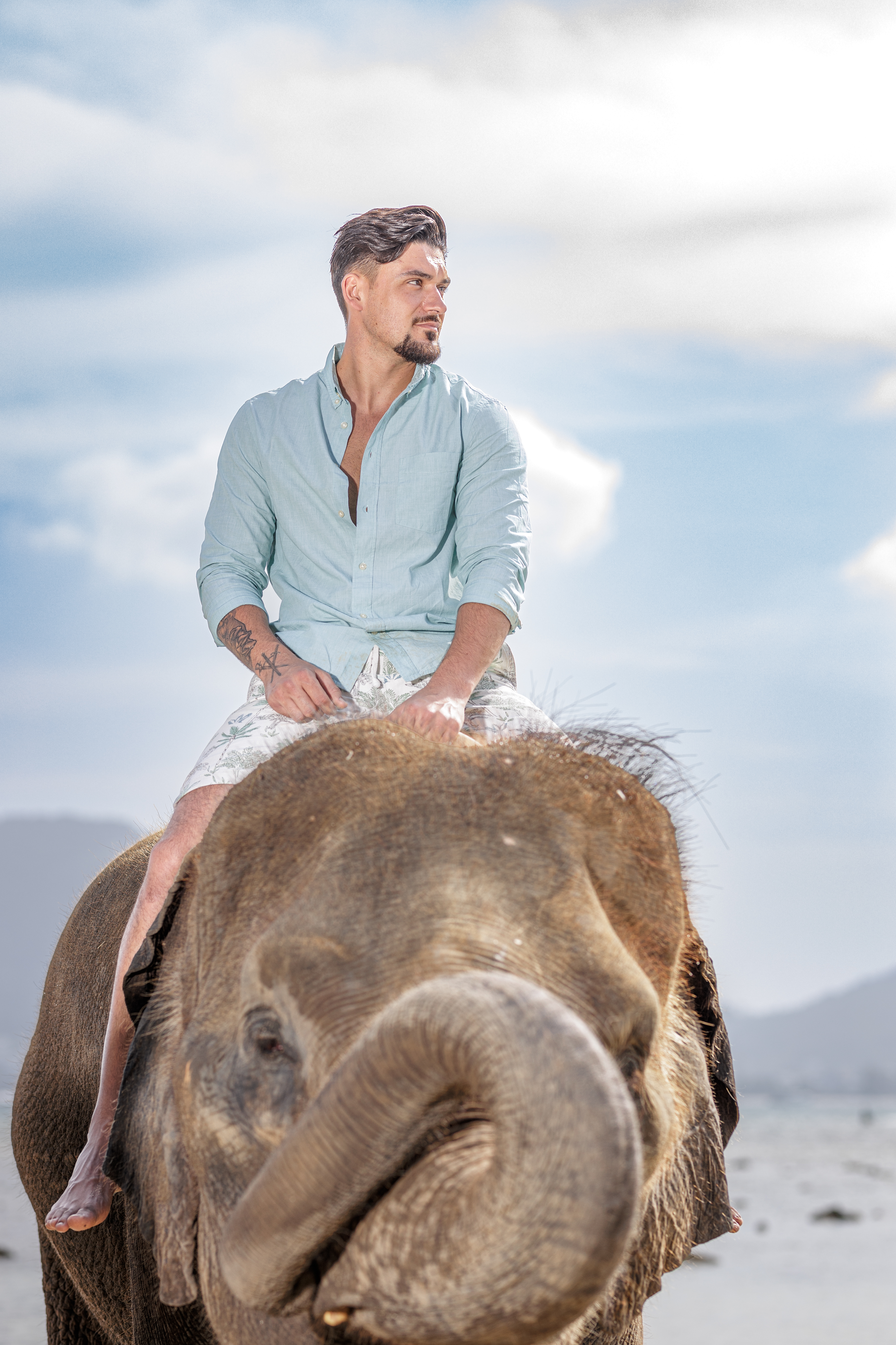 couple photoshoot with elephants at lucky beach phuket