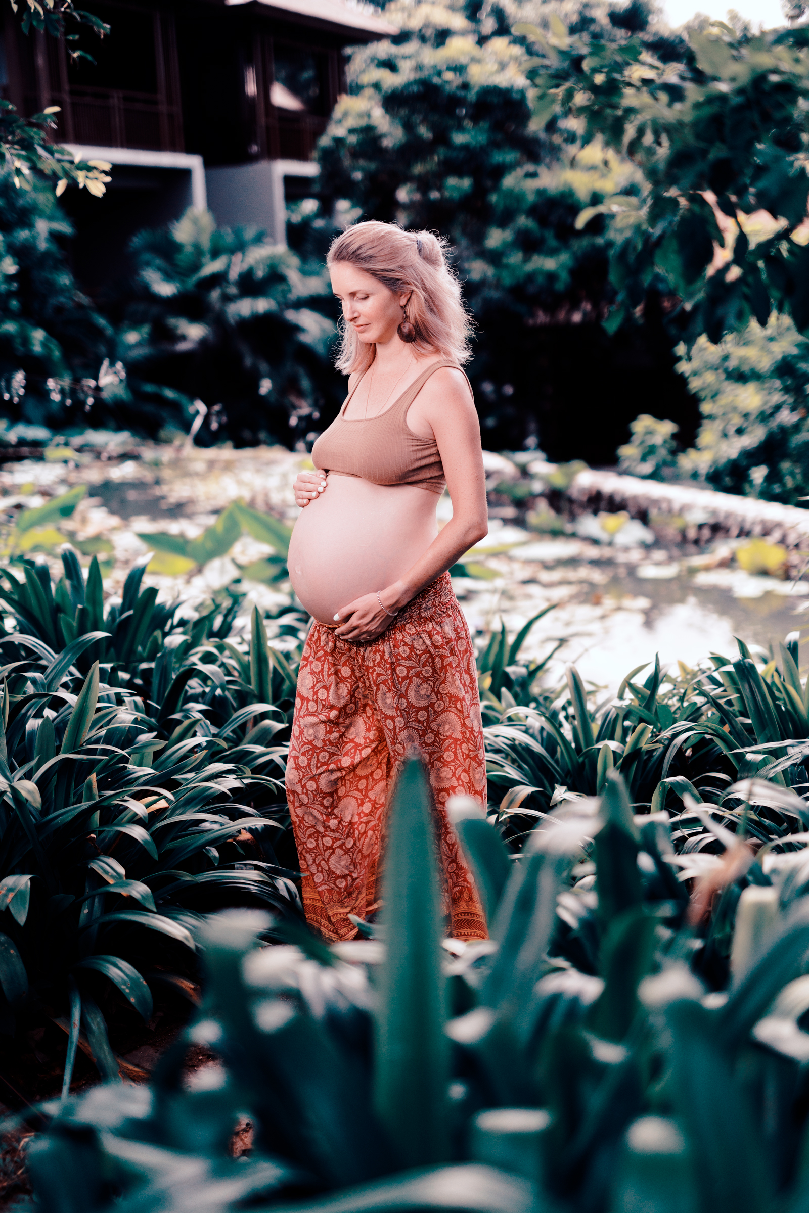 maternity photoshoot at pullman naithon beach phuket