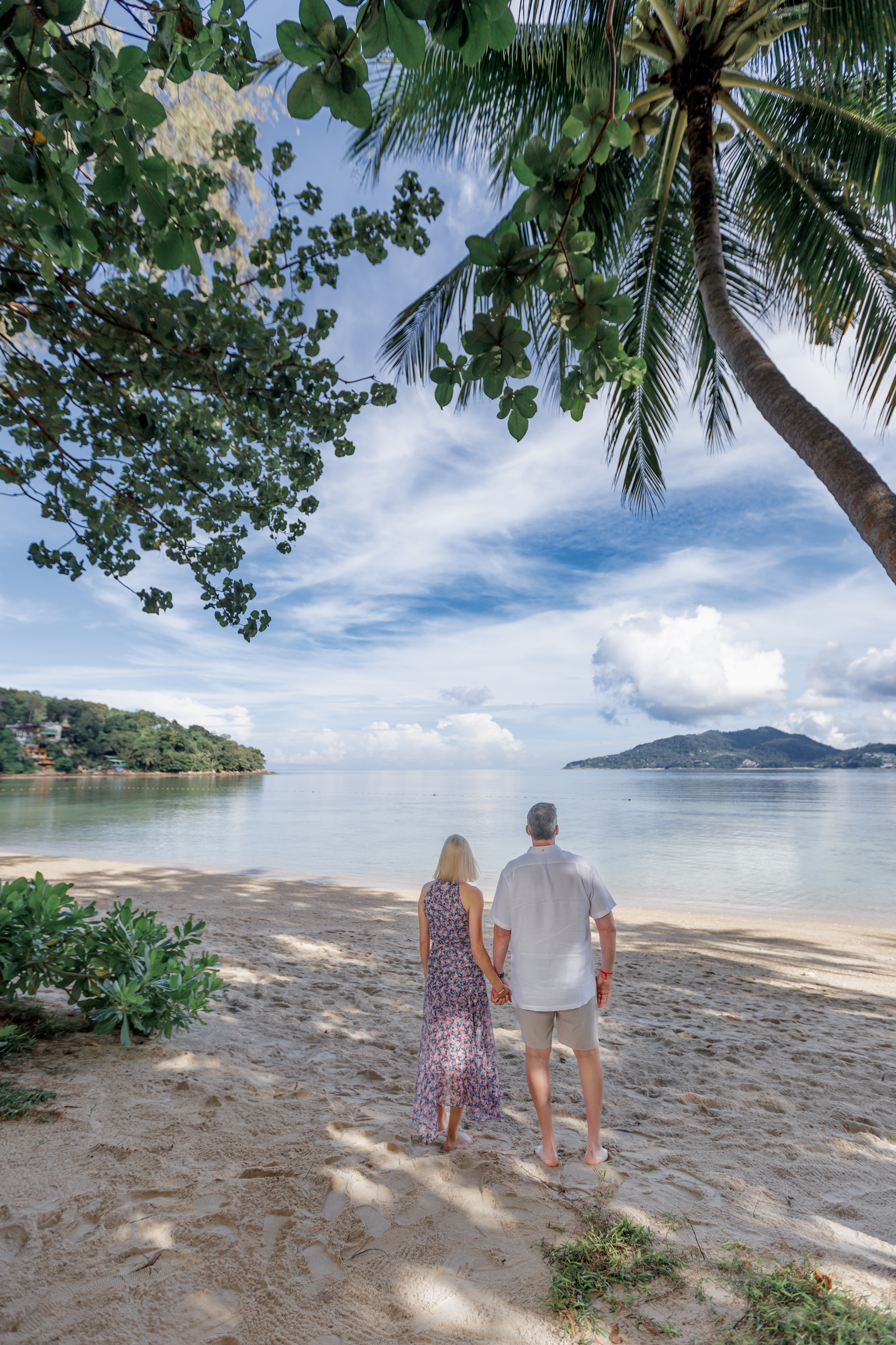 Honeymoon couple photoshoot at Tri Trang Beach Phuket