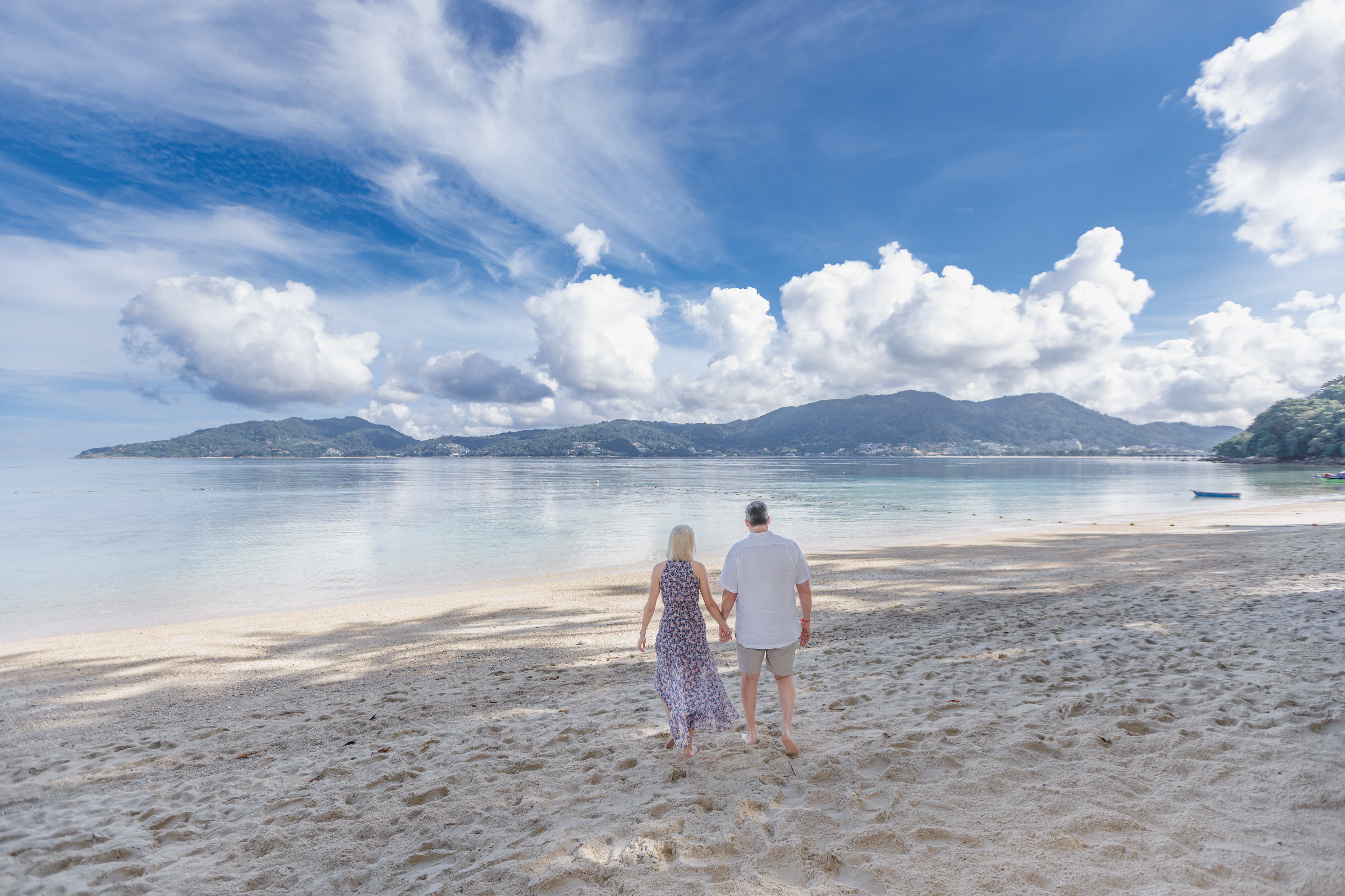 Honeymoon couple photoshoot at Tri Trang Beach Phuket