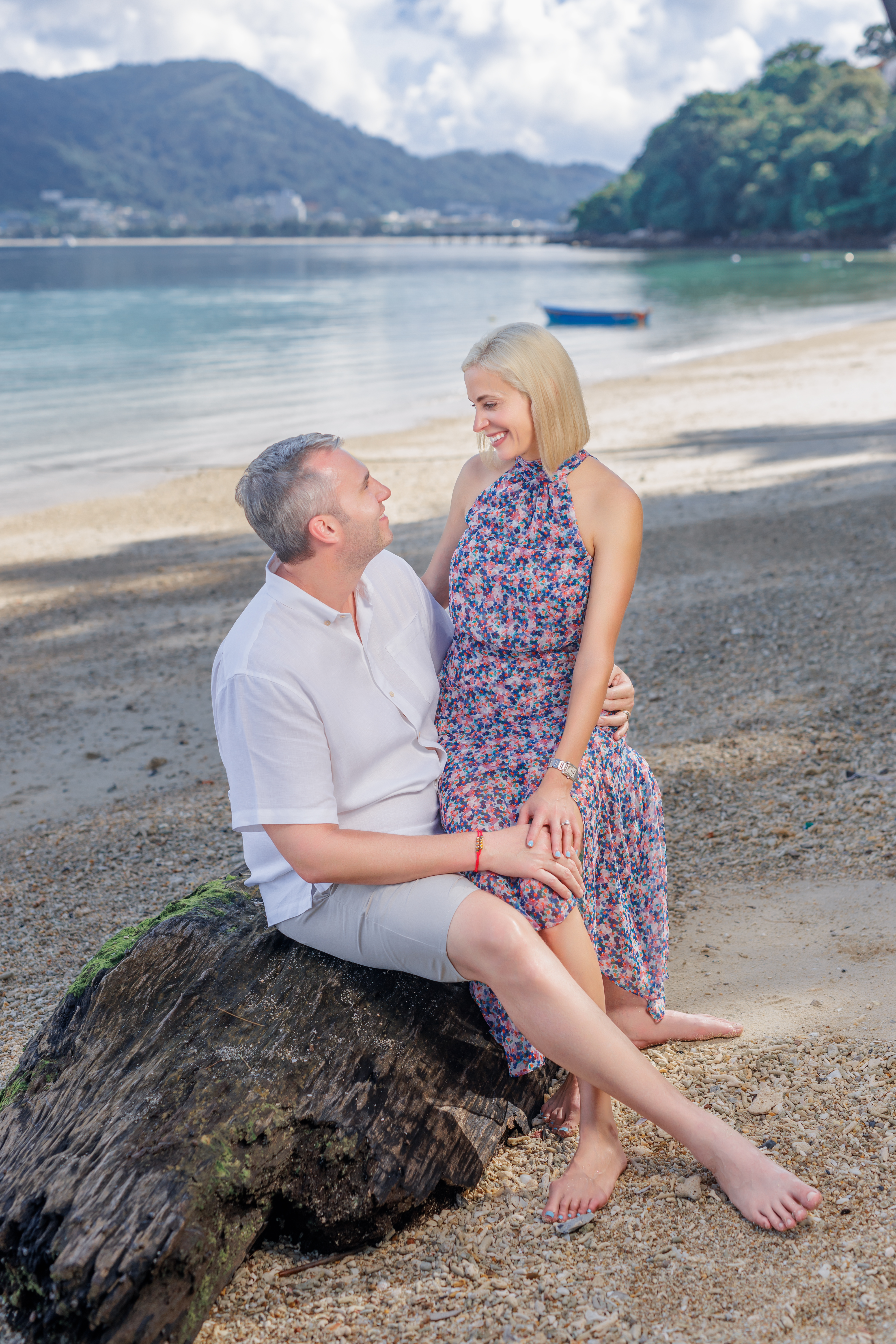 Honeymoon couple photoshoot at Tri Trang Beach Phuket