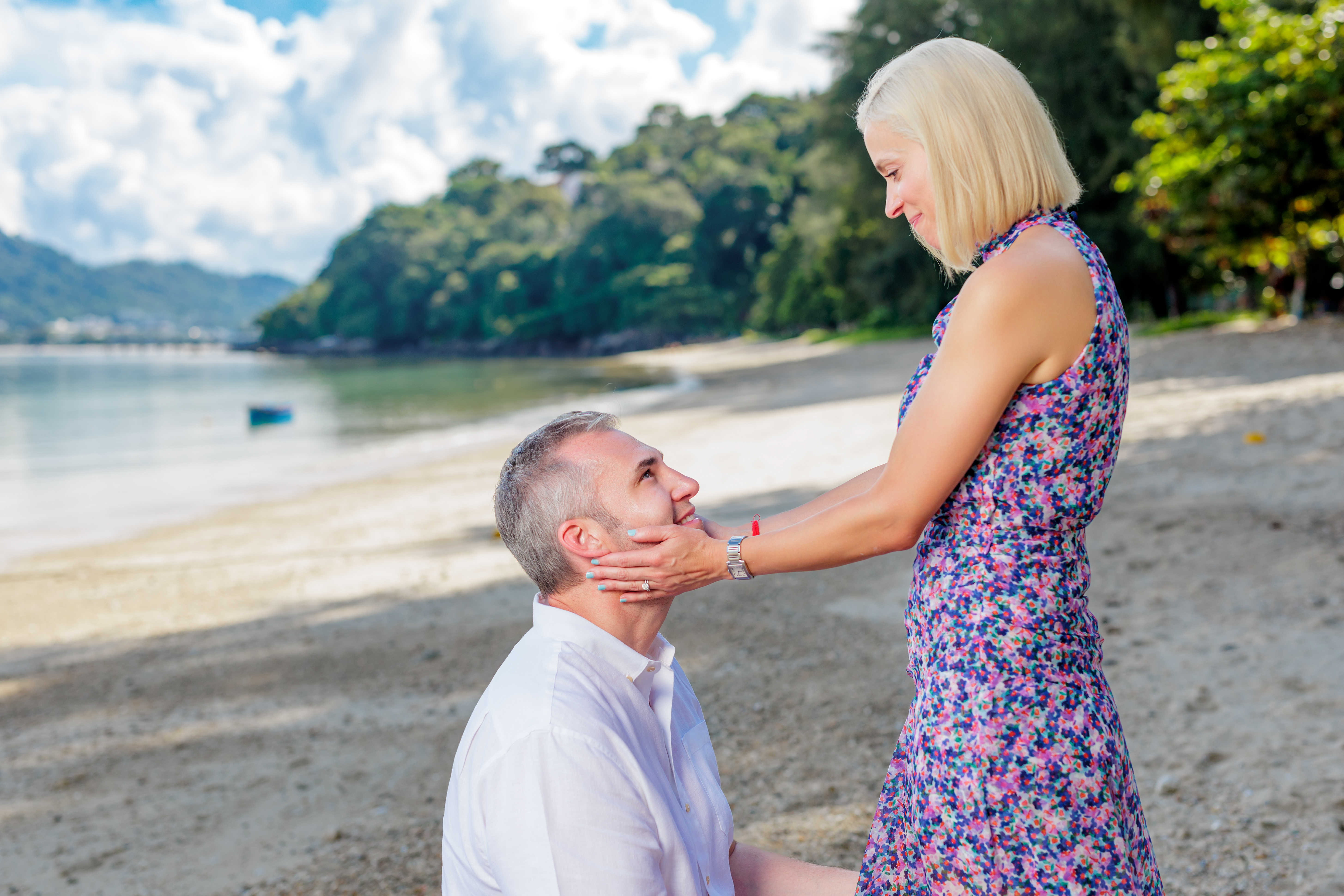 Honeymoon couple photoshoot at Tri Trang Beach Phuket