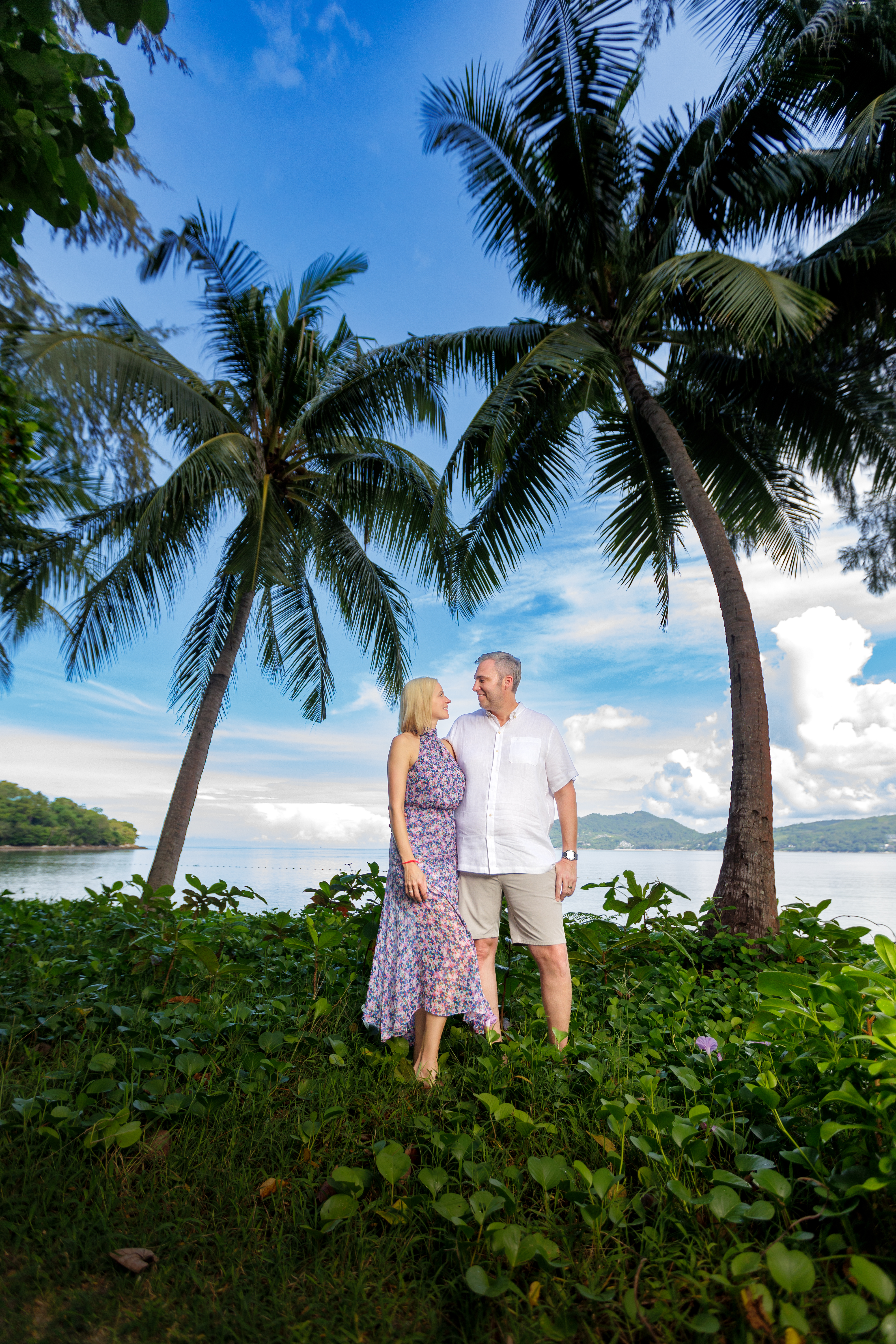 Honeymoon couple photoshoot at Tri Trang Beach Phuket