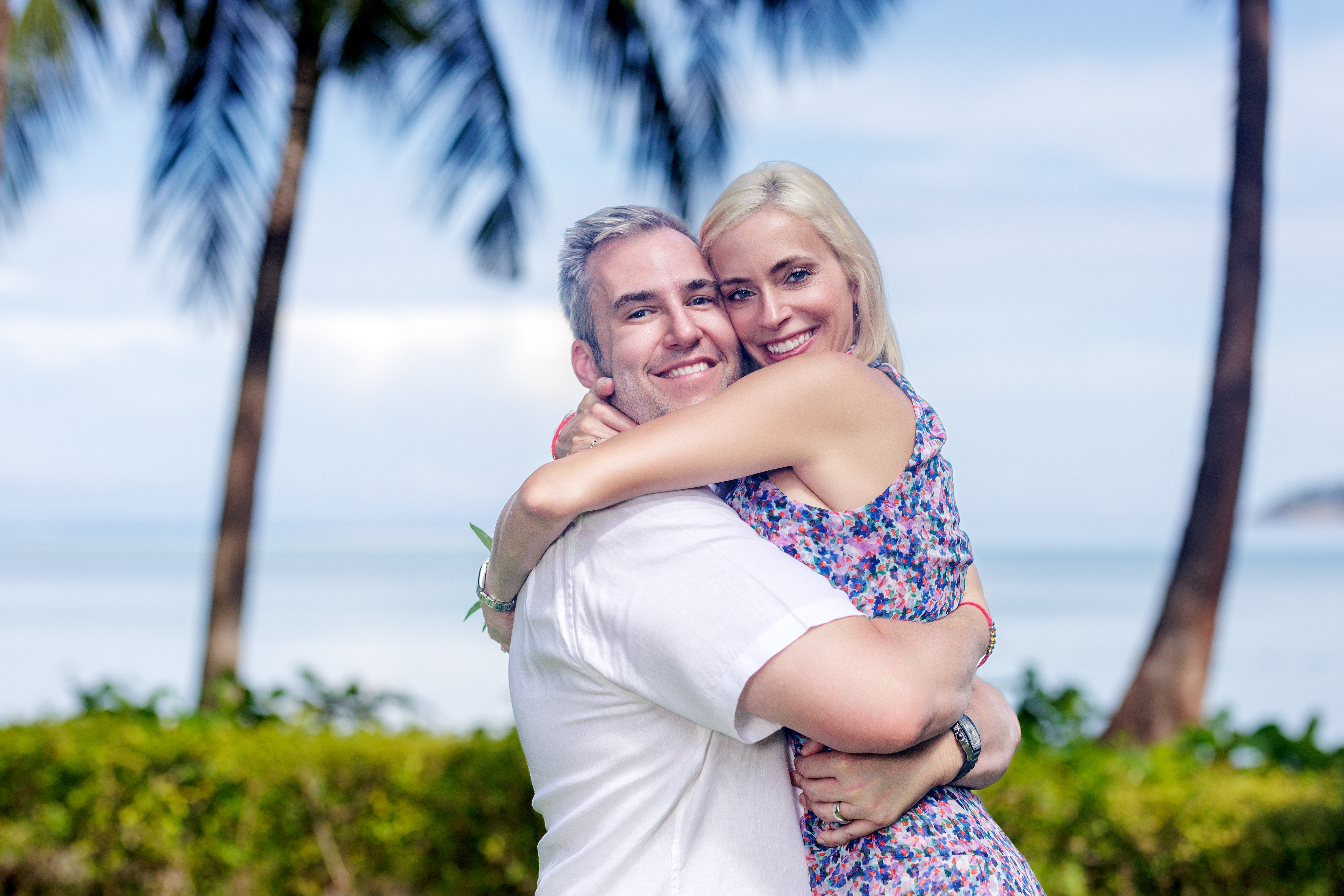 Honeymoon couple photoshoot at Tri Trang Beach Phuket