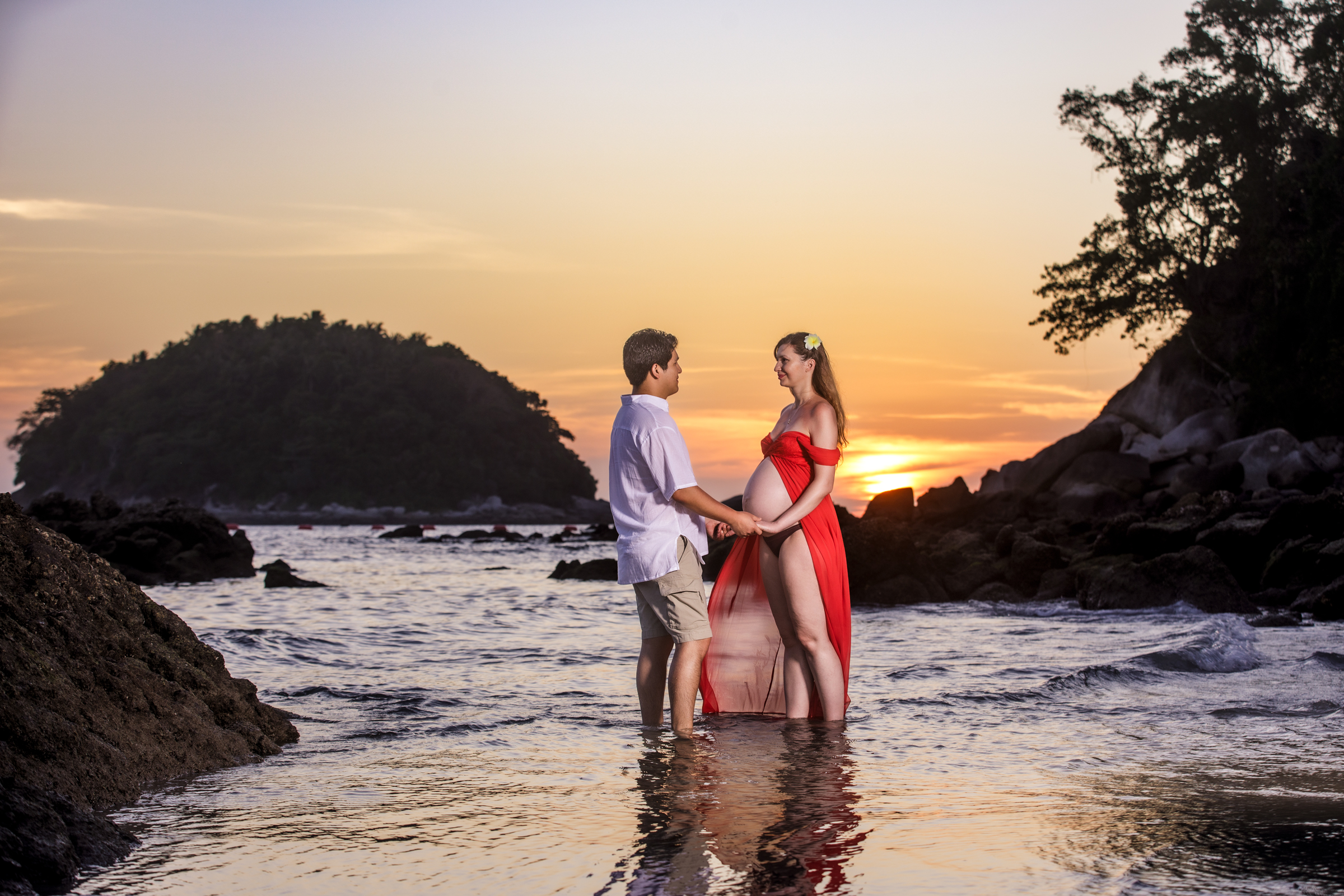Maternity photoshoot at kata beach phuket