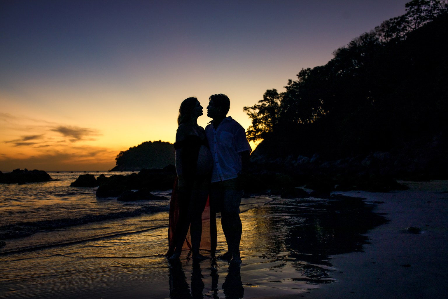 Maternity photoshoot at kata beach phuket