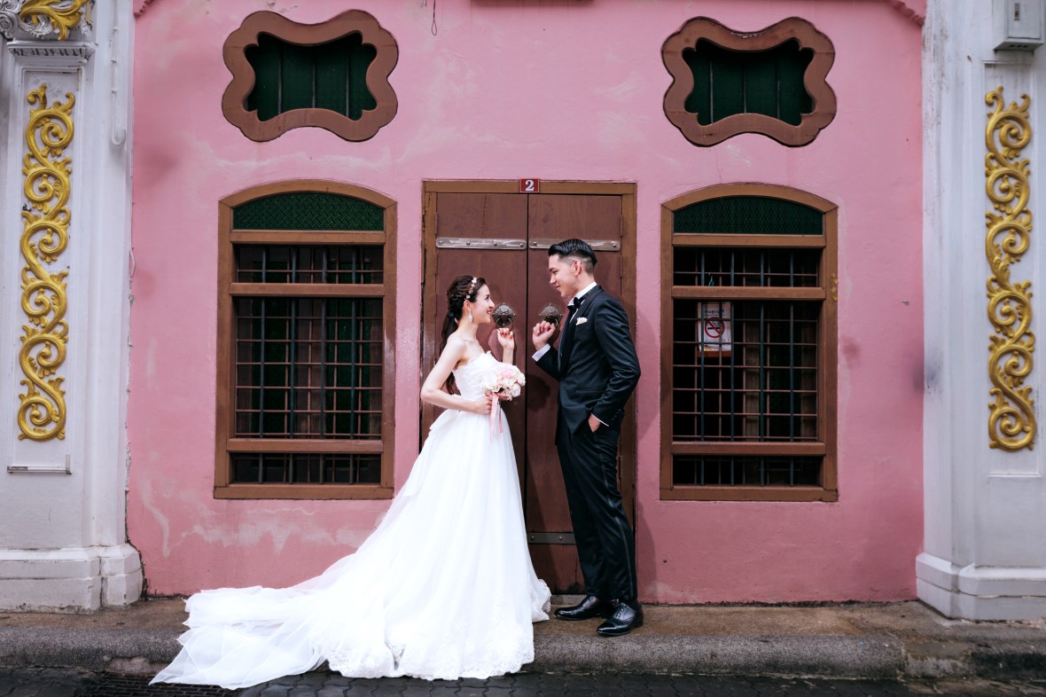 pre wedding photoshoot at phuket old town